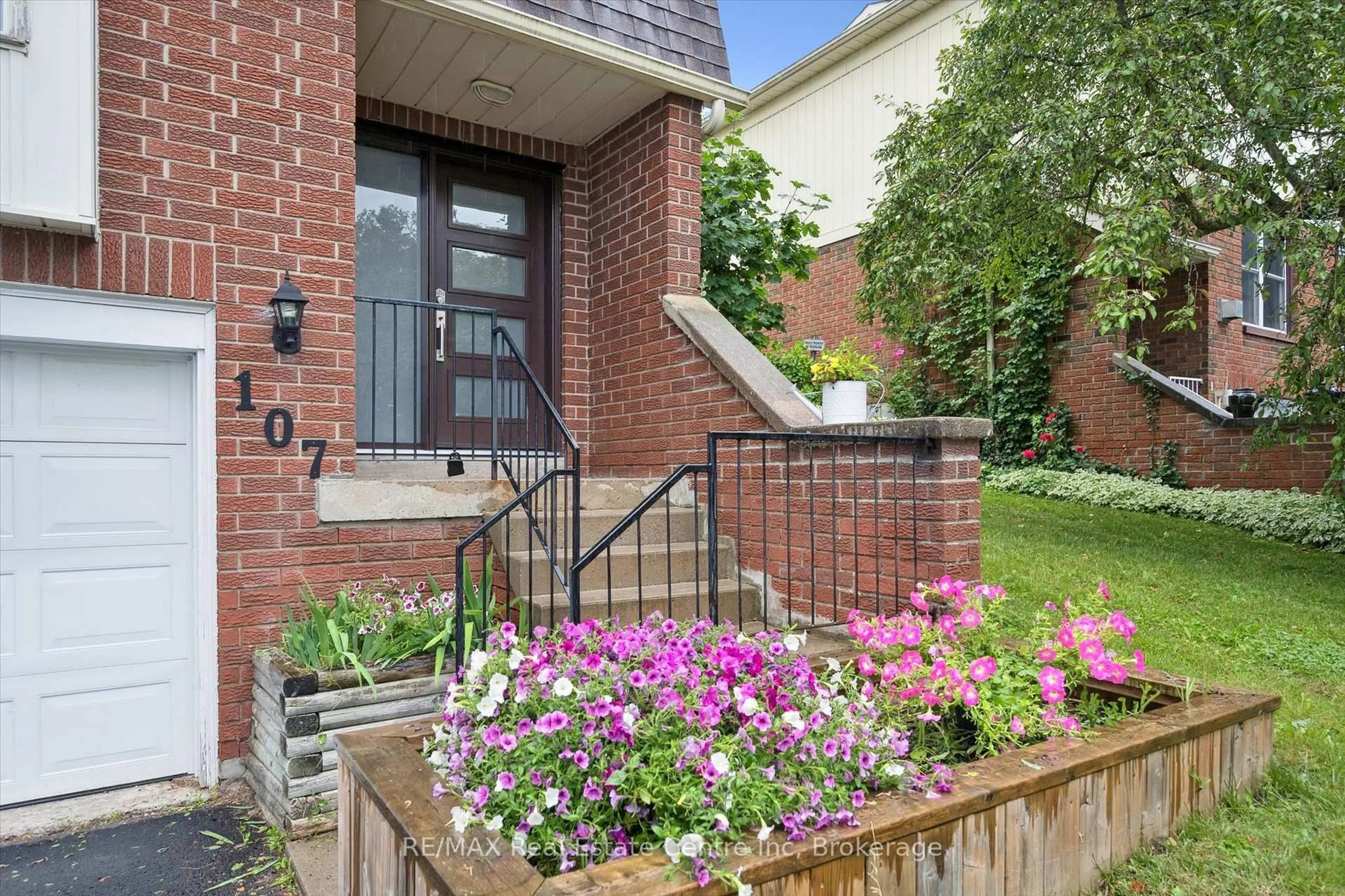 Home with brick exterior material, street for 107 Dovercliffe Rd, Guelph Ontario N1G 3A5