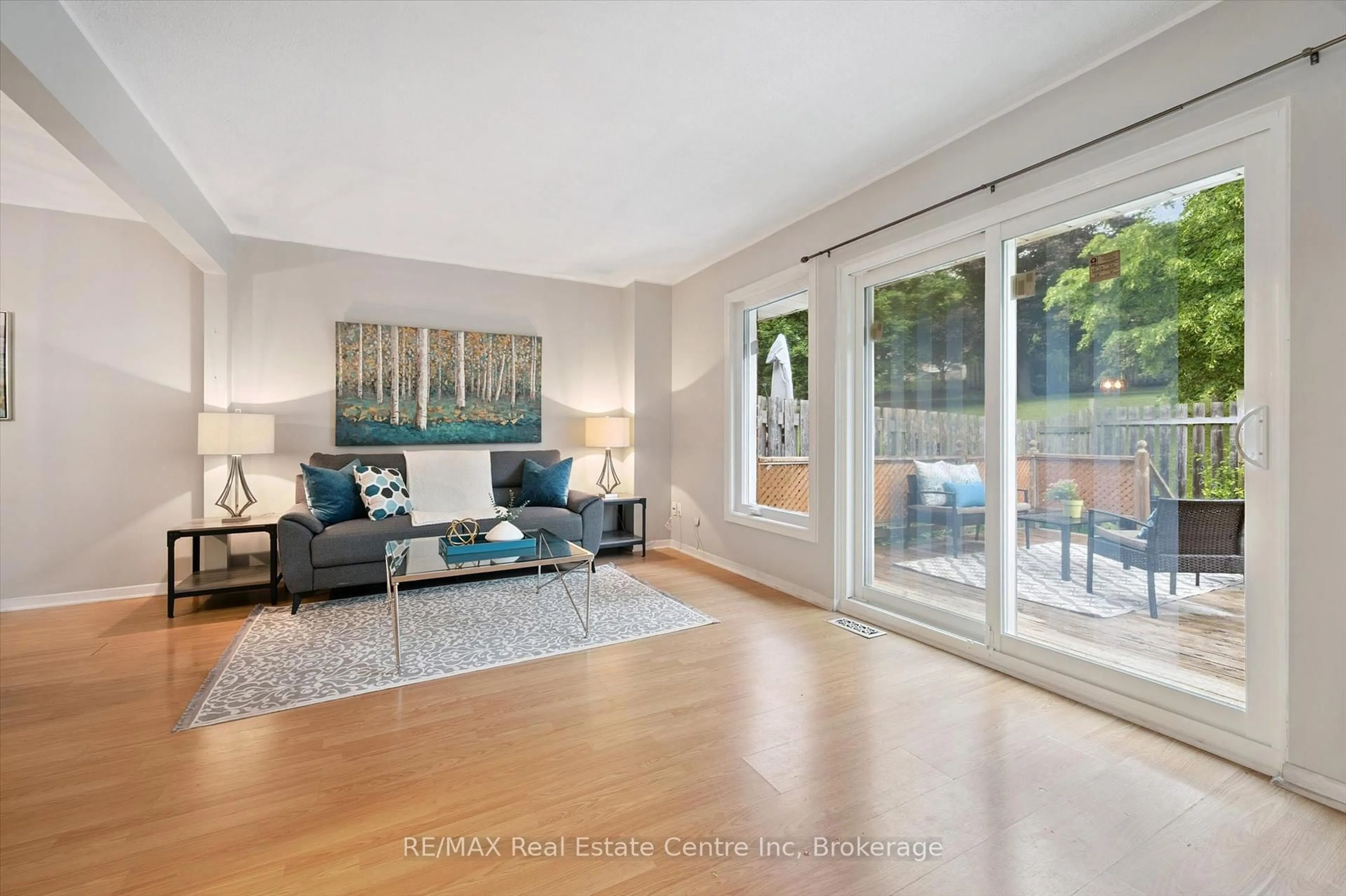 Living room with furniture, unknown for 107 Dovercliffe Rd, Guelph Ontario N1G 3A5