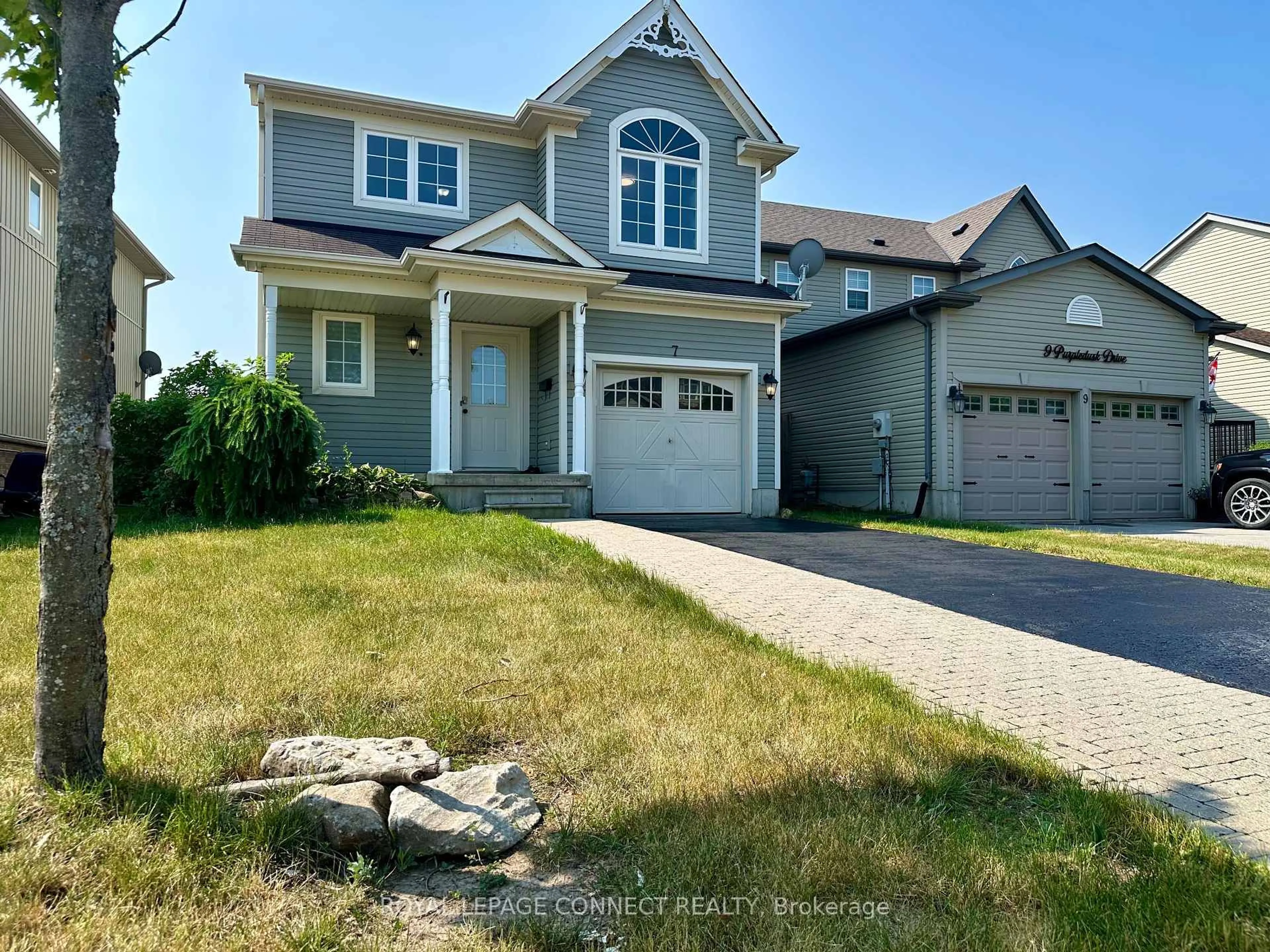 Home with vinyl exterior material, street for 7 Purpledusk Dr, Kawartha Lakes Ontario K9V 0B2