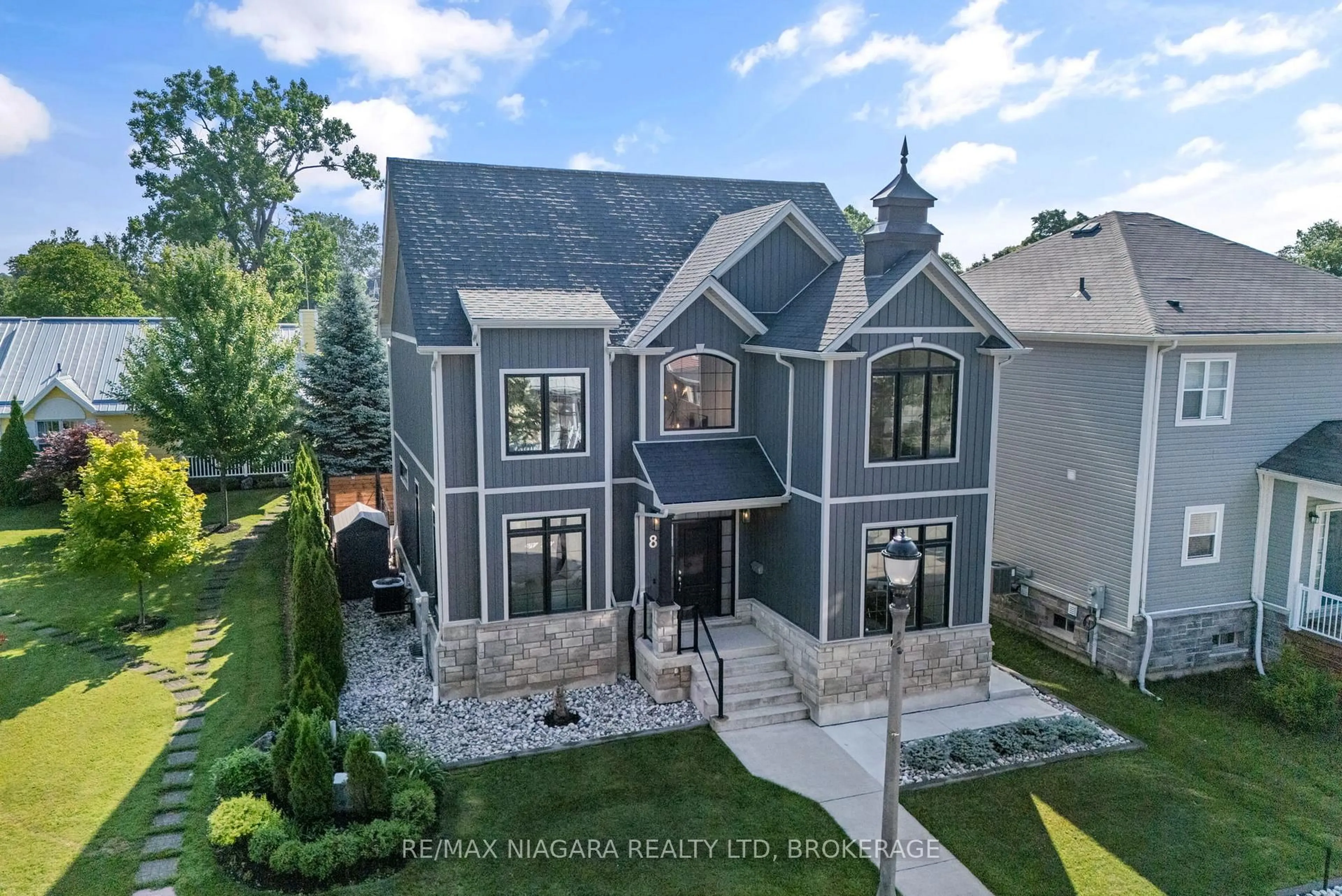 A pic from outside/outdoor area/front of a property/back of a property/a pic from drone, street for 8 Lakebreeze Crt, Fort Erie Ontario L2A 6V9