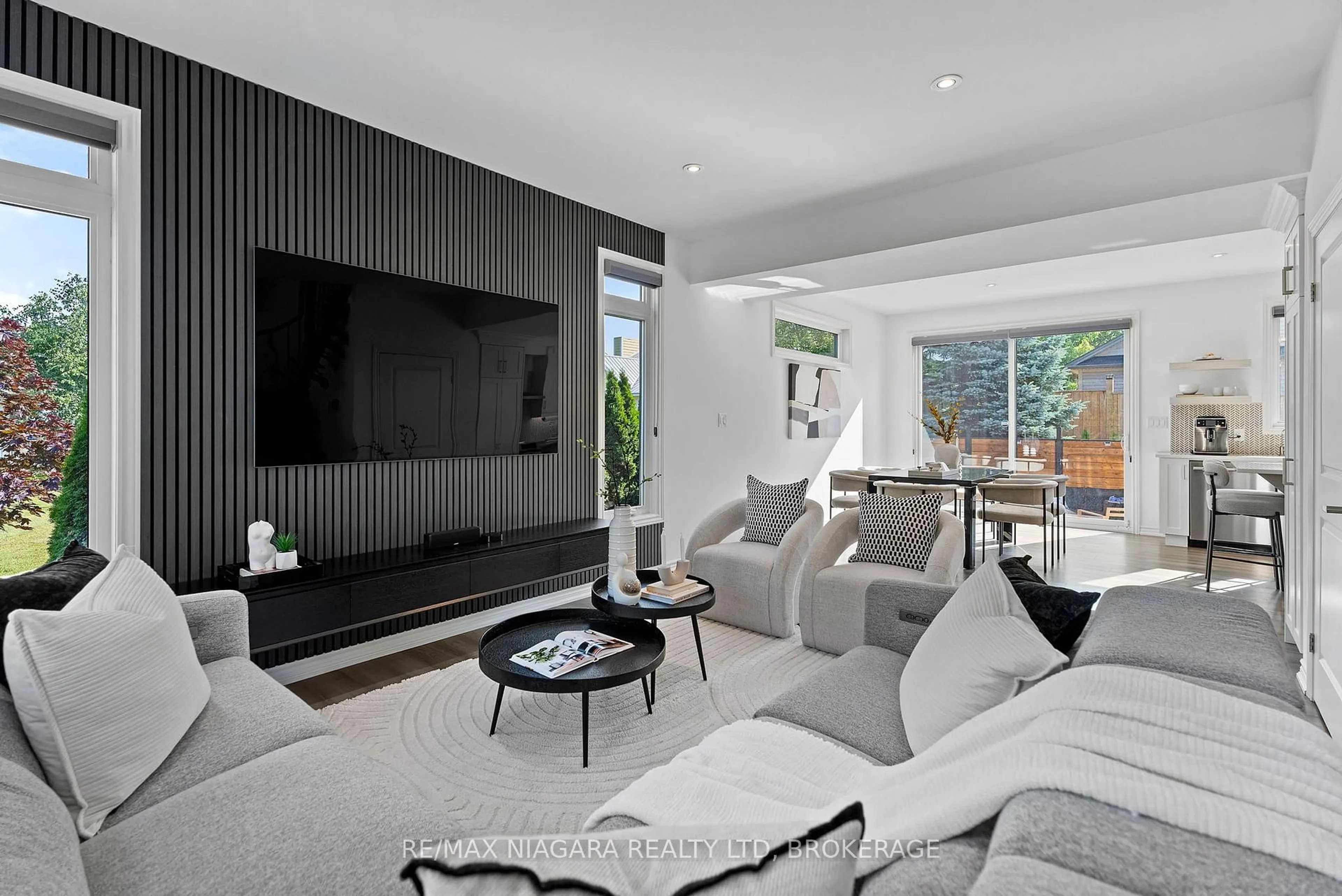 Home theater for 8 Lakebreeze Crt, Fort Erie Ontario L2A 6V9
