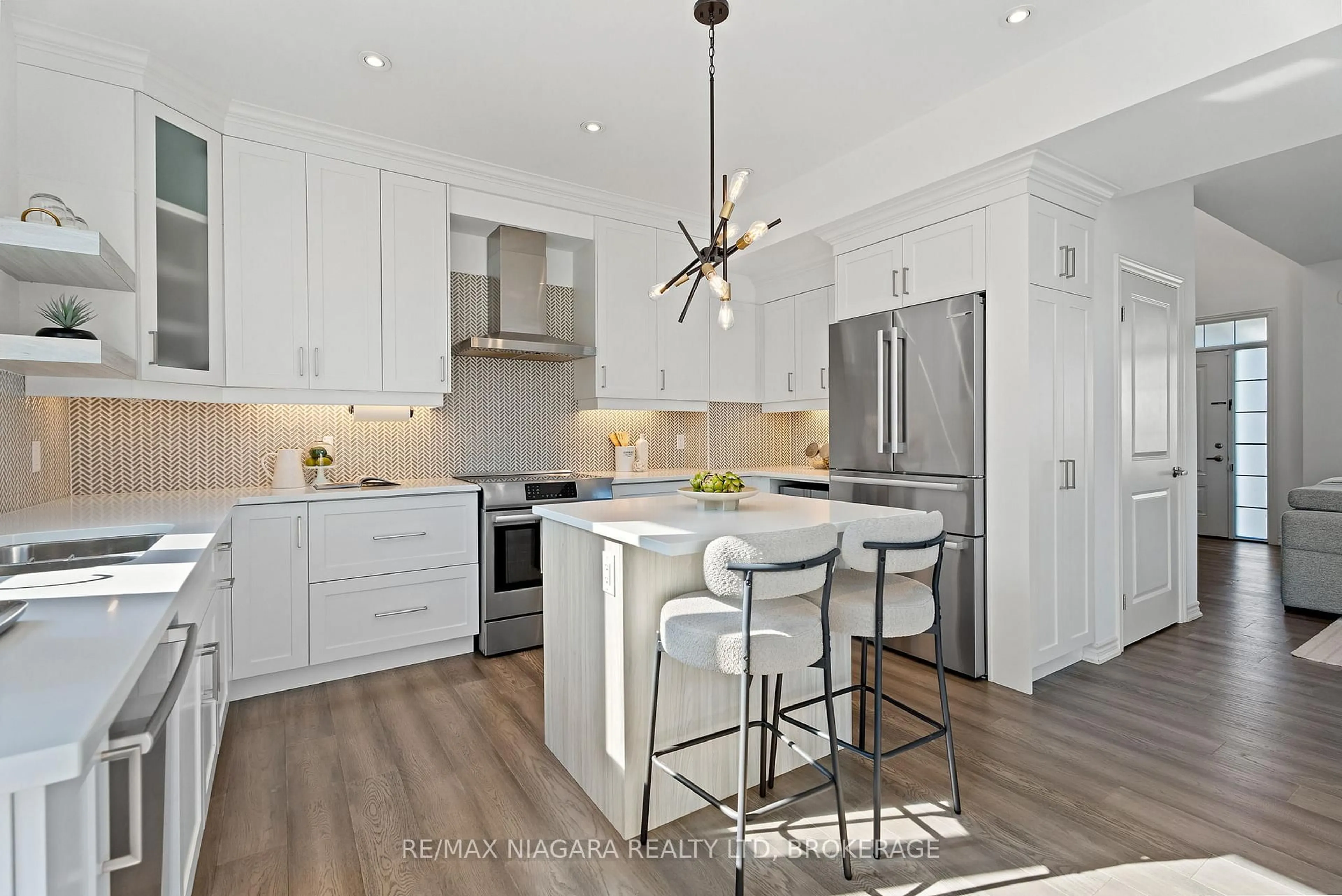 Open concept kitchen, unknown for 8 Lakebreeze Crt, Fort Erie Ontario L2A 6V9