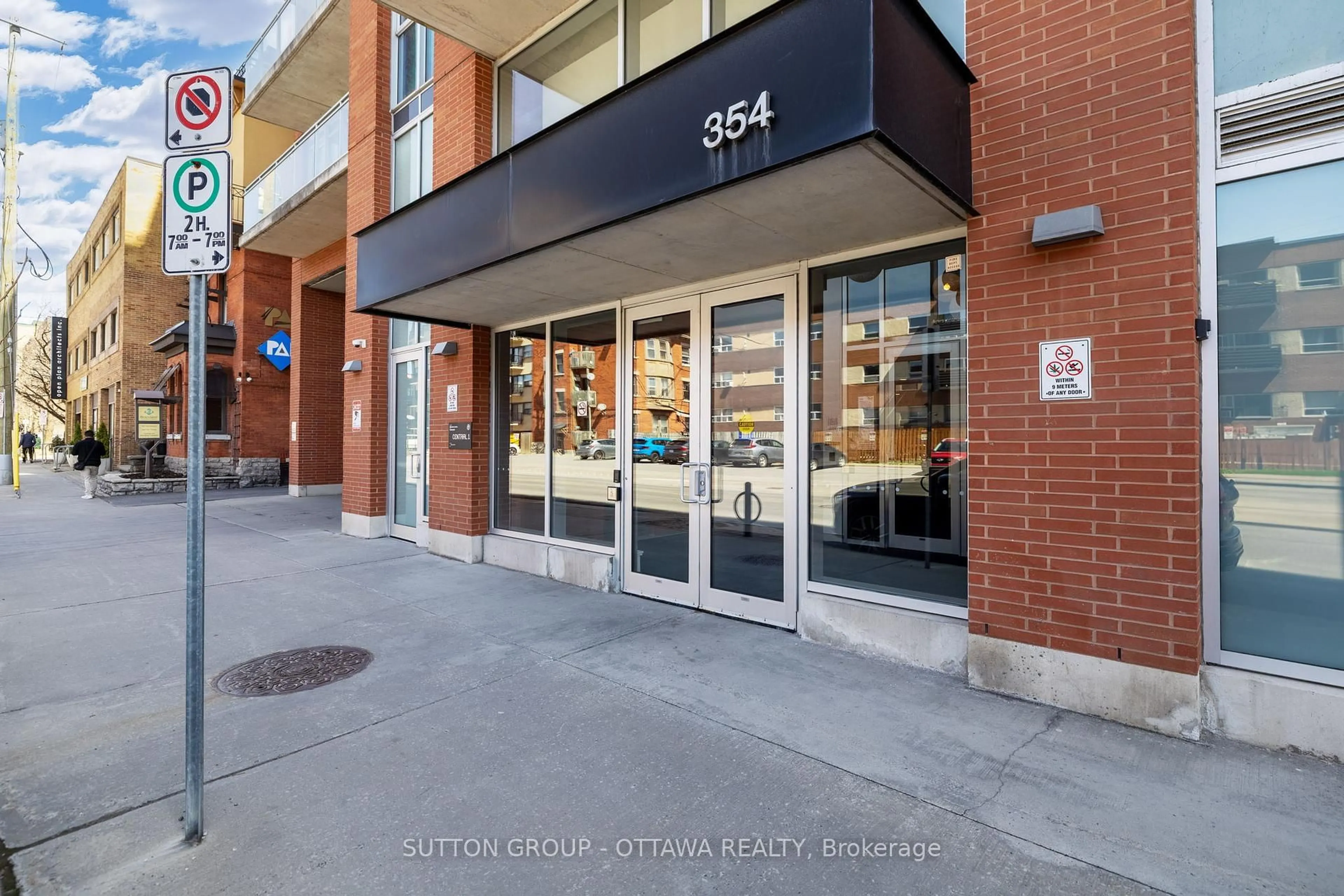 Indoor foyer for 354 GLADSTONE Ave #602, Ottawa Ontario K2P 0R4