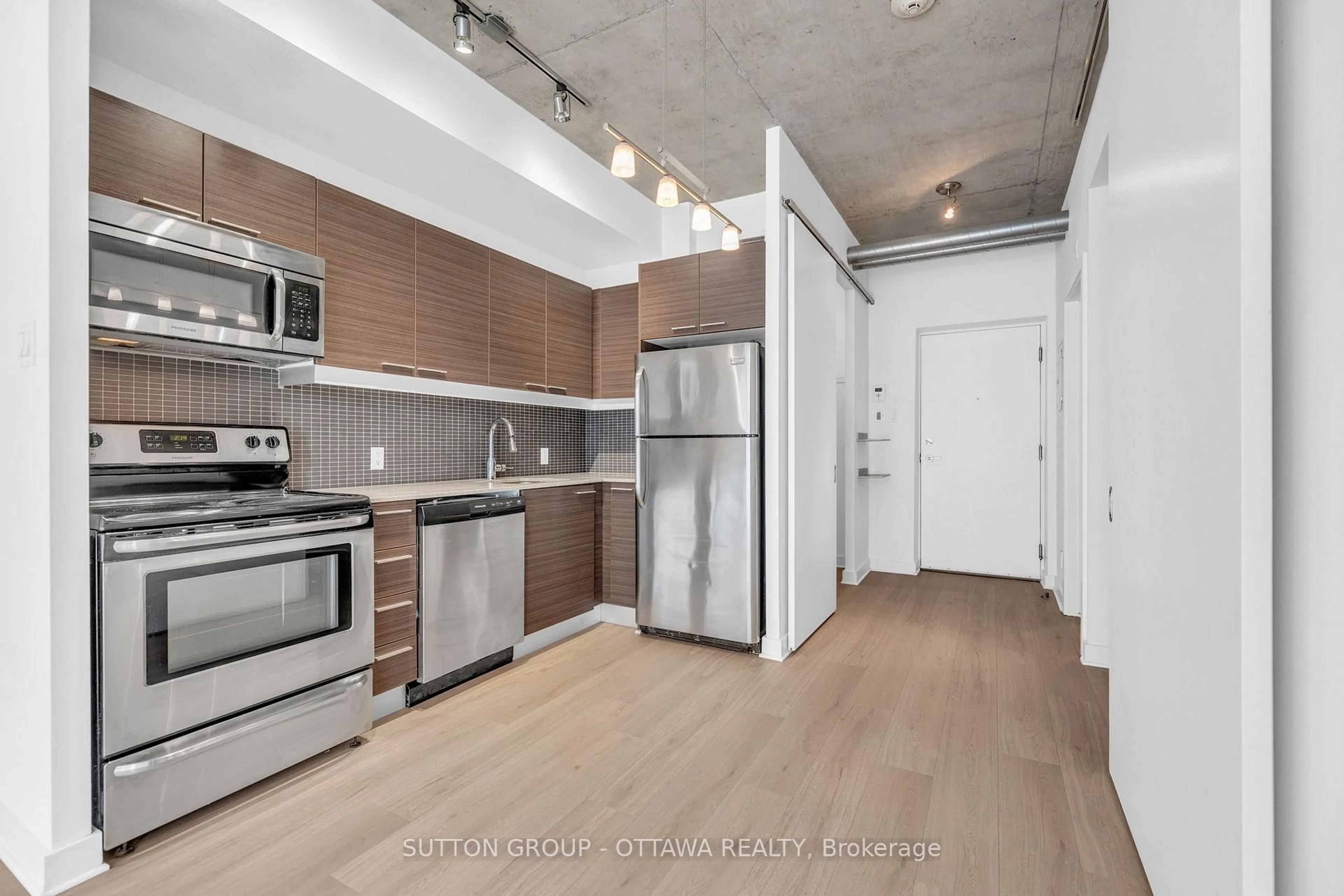 Unknown for 354 GLADSTONE Ave #602, Ottawa Ontario K2P 0R4