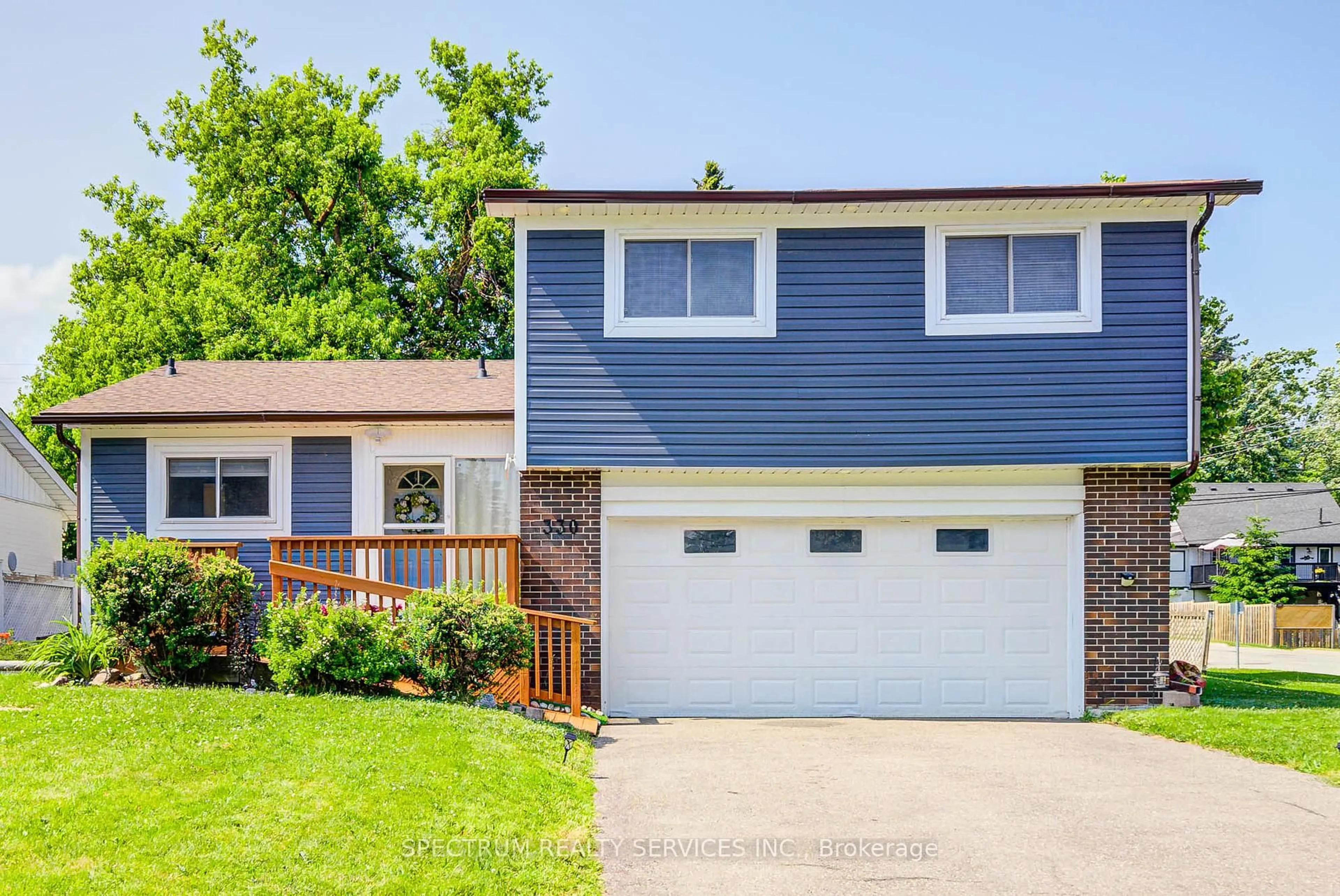 Home with vinyl exterior material, street for 330 Centre St, Shelburne Ontario L9V 2Y6