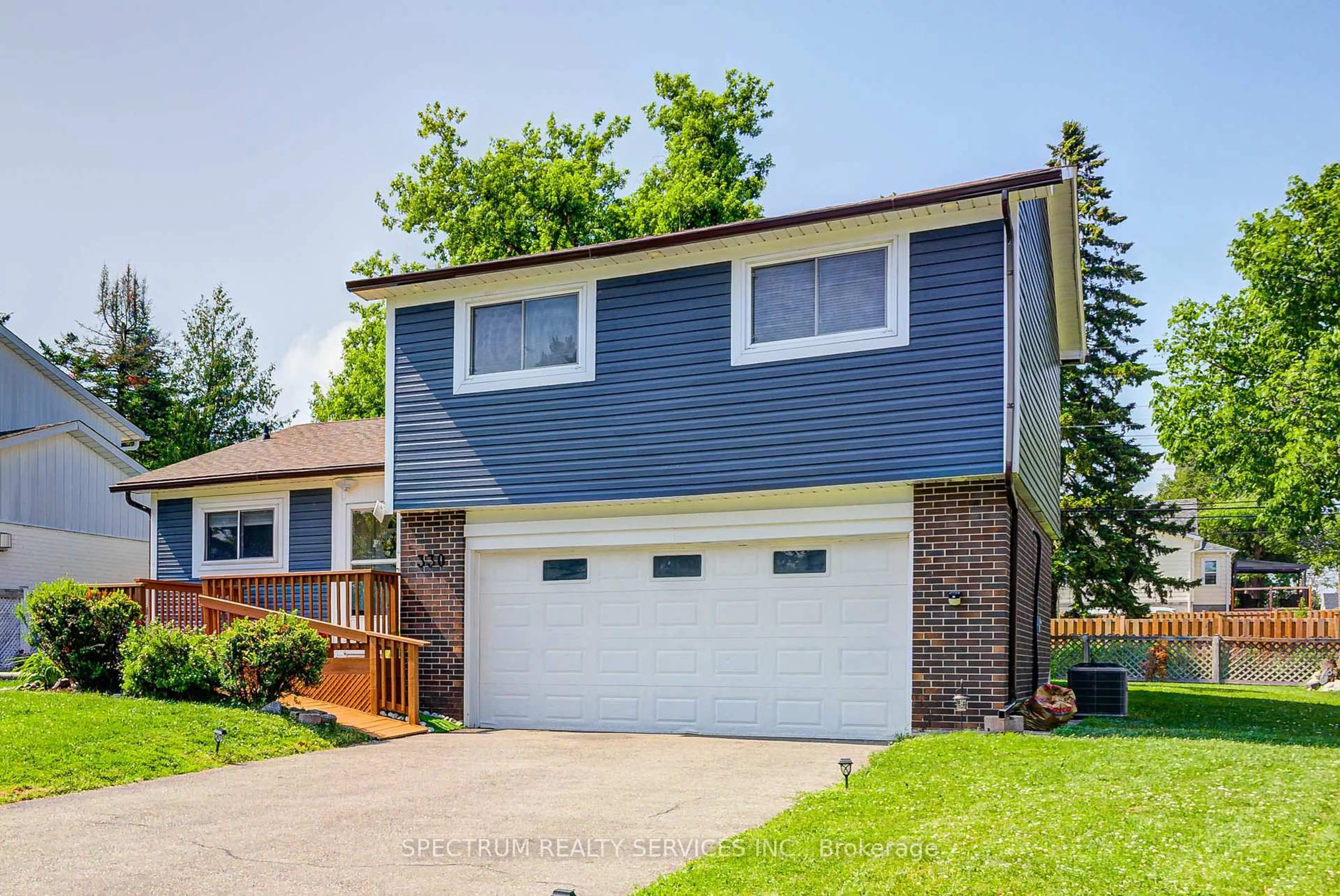 Home with vinyl exterior material, street for 330 Centre St, Shelburne Ontario L9V 2Y6