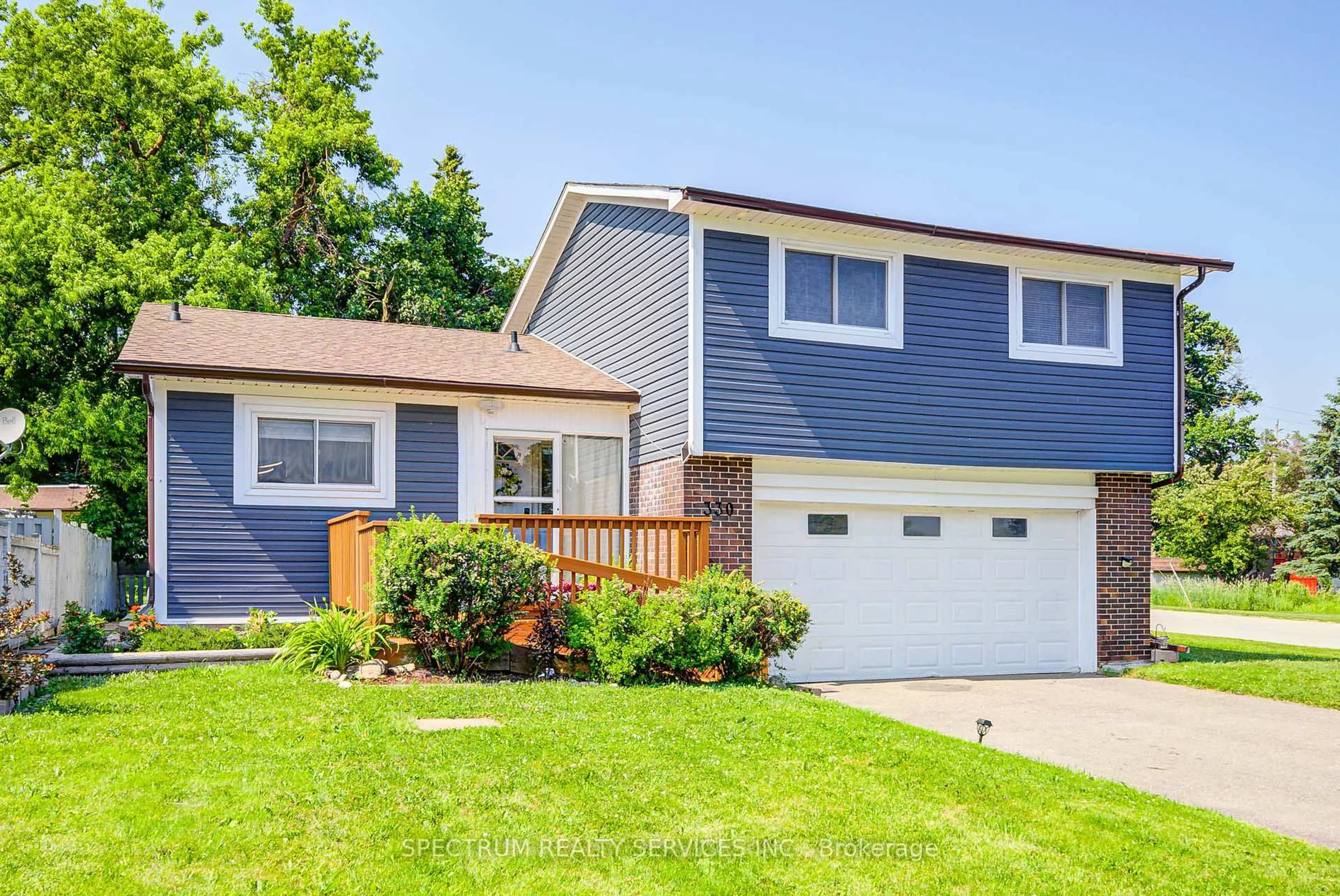 Home with vinyl exterior material, street for 330 Centre St, Shelburne Ontario L9V 2Y6
