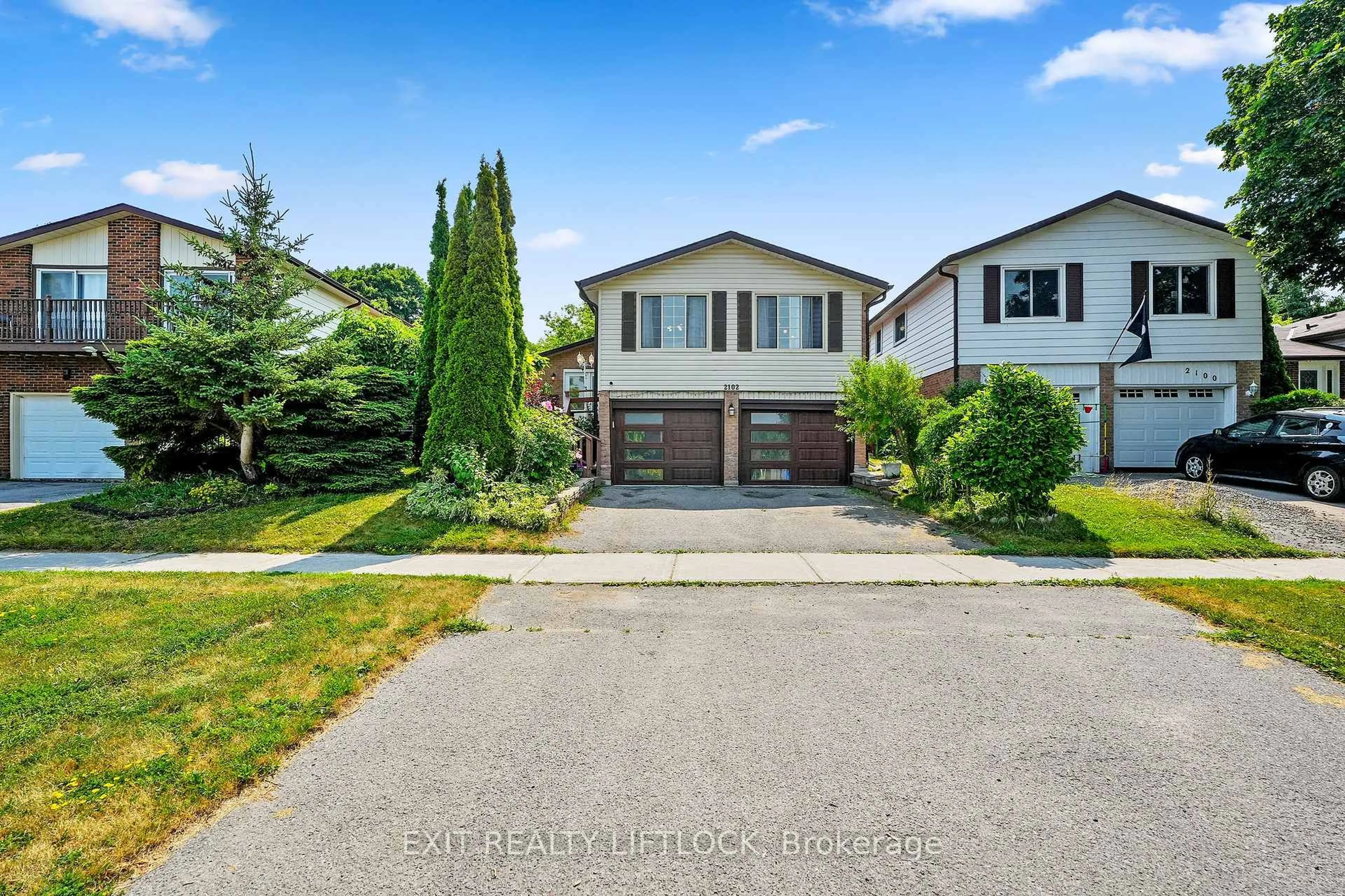 A pic from outside/outdoor area/front of a property/back of a property/a pic from drone, street for 2102 Walker Ave, Peterborough East Ontario K9L 1S1