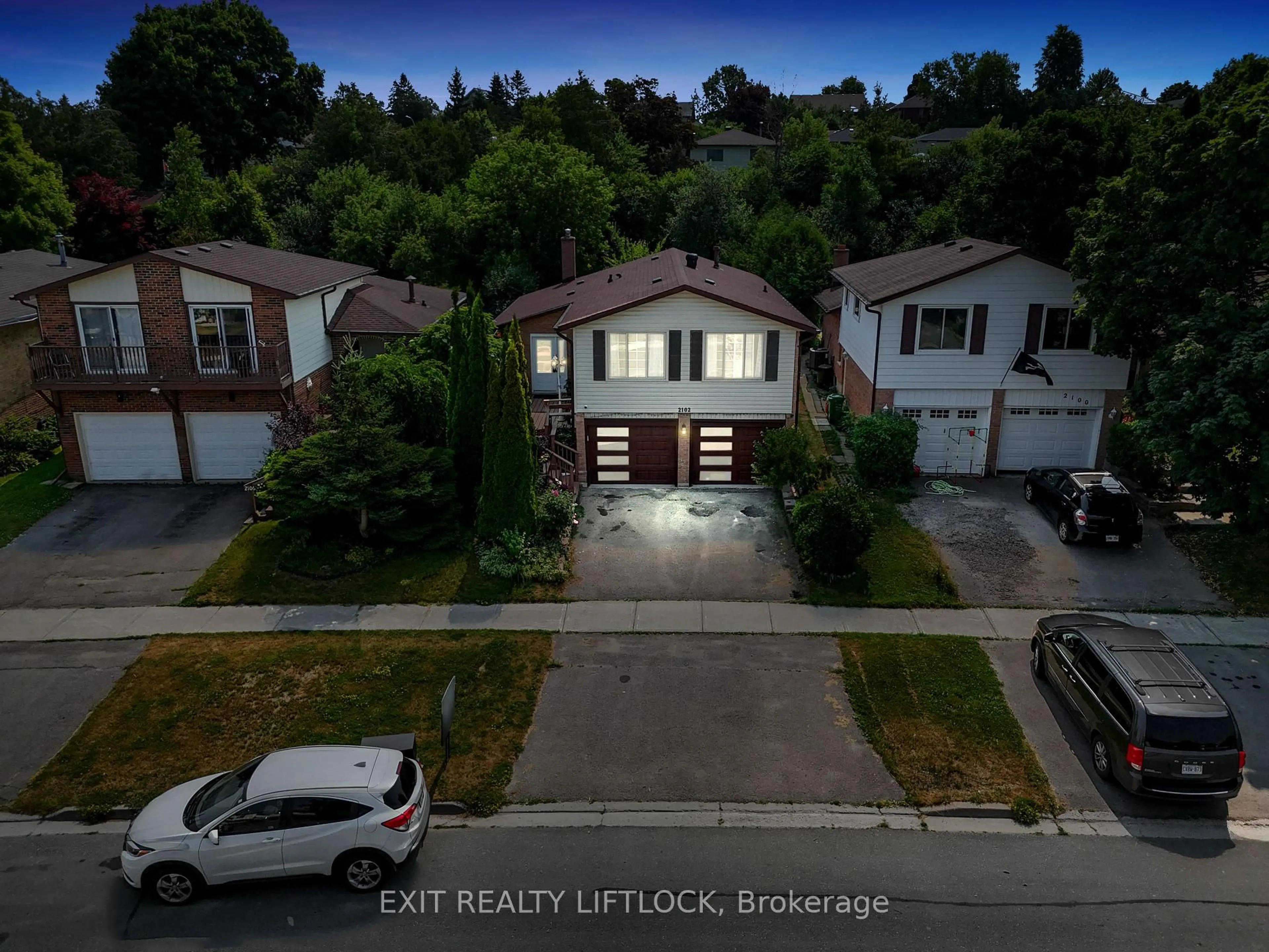 A pic from outside/outdoor area/front of a property/back of a property/a pic from drone, street for 2102 Walker Ave, Peterborough East Ontario K9L 1S1
