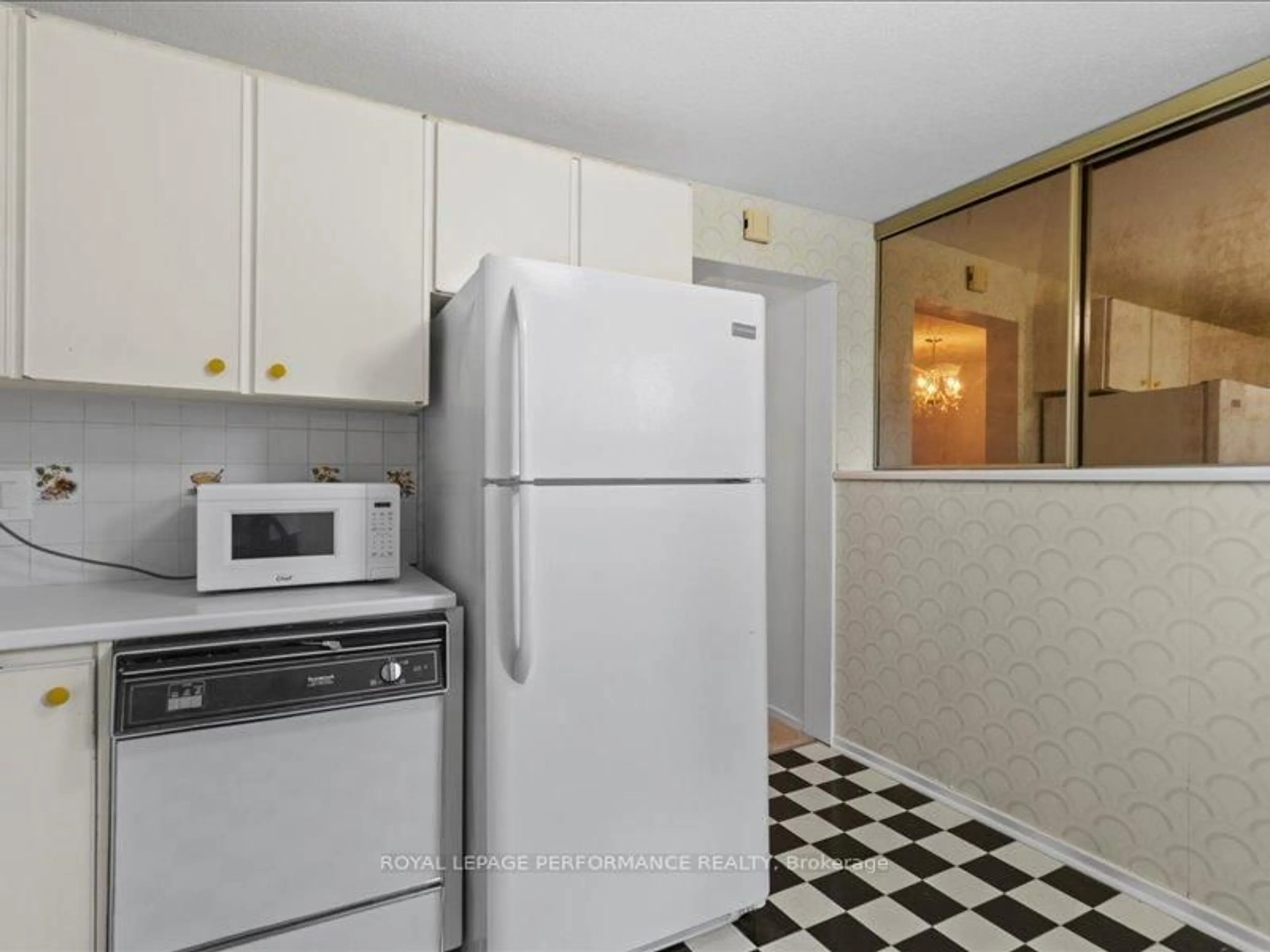 Standard kitchen, ceramic/tile floor for 1512 Lassiter Terr #167, Ottawa Ontario K1J 8N4