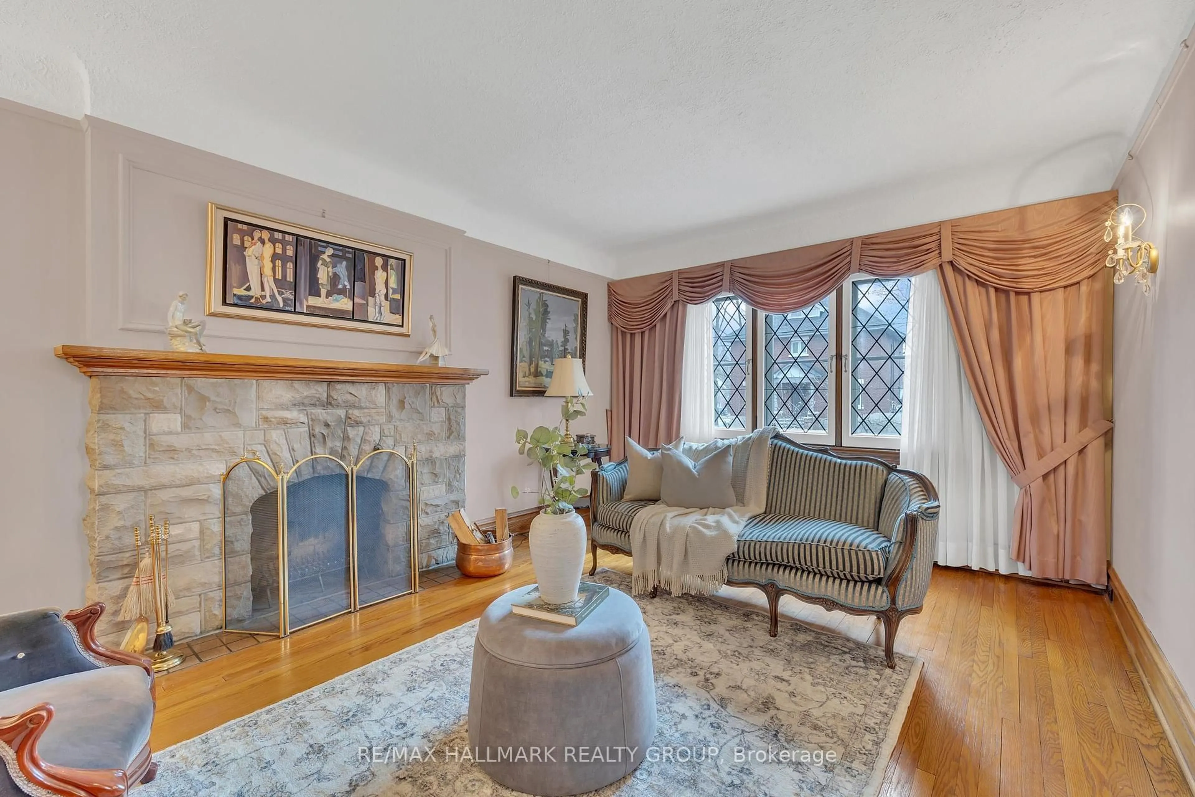 Living room with furniture, unknown for 396 Huron Ave, Ottawa Ontario K1Y 0X1