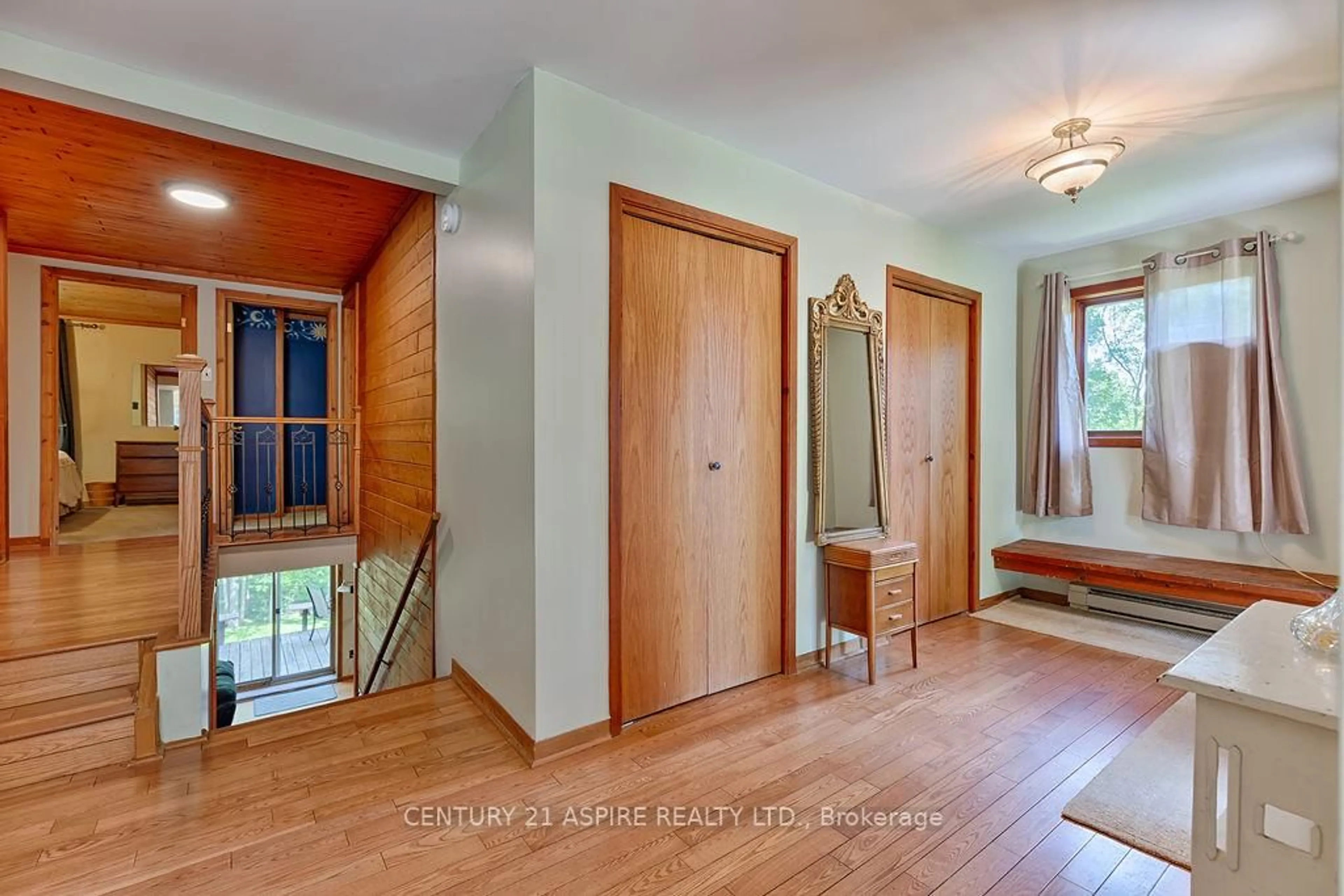 Indoor entryway for 551 Whispering Pines Cres, Pembroke Ontario K8A 6W4