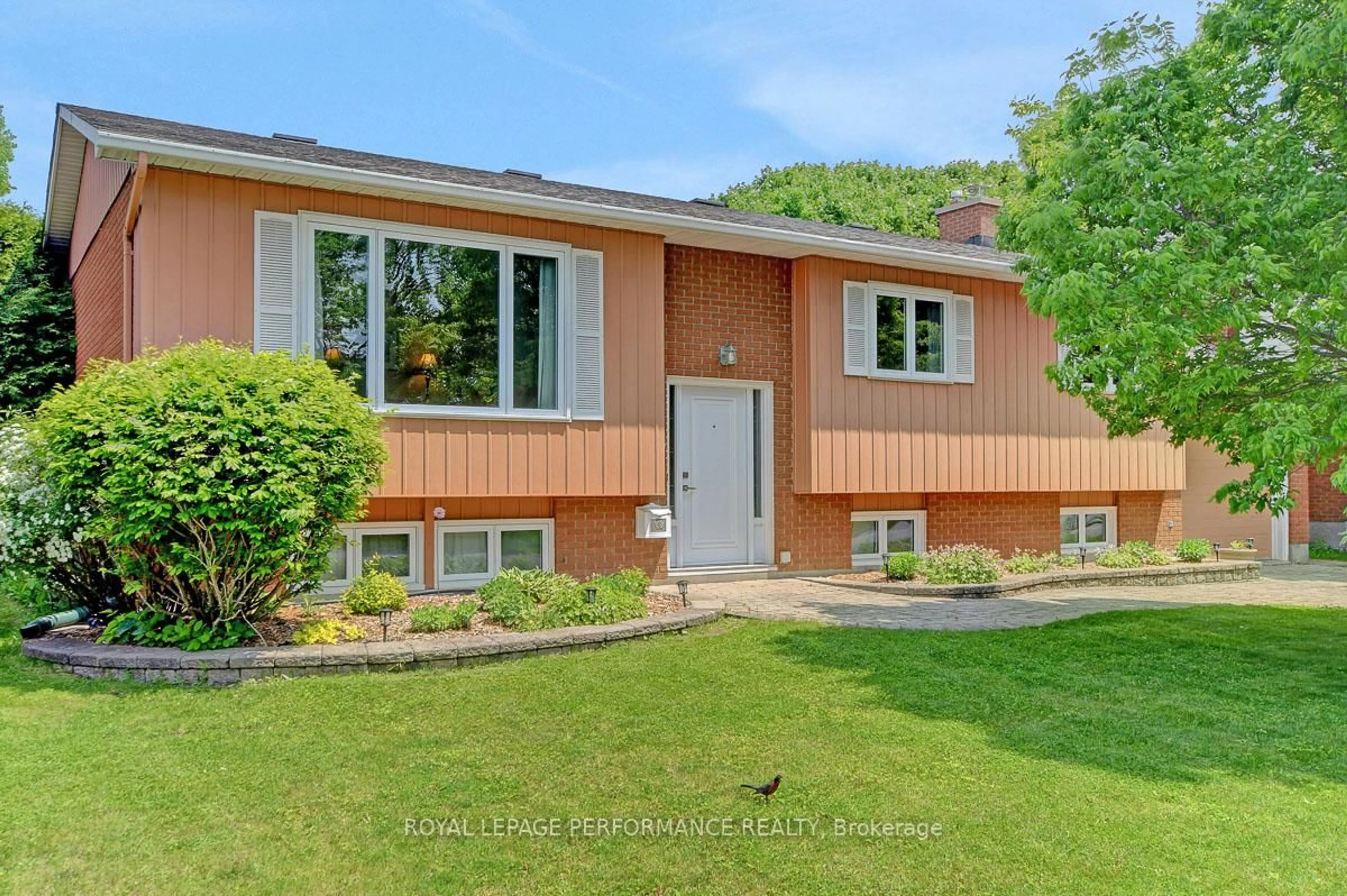 Home with vinyl exterior material, street for 5 Veronica Pl, Ottawa Ontario K2H 8M3