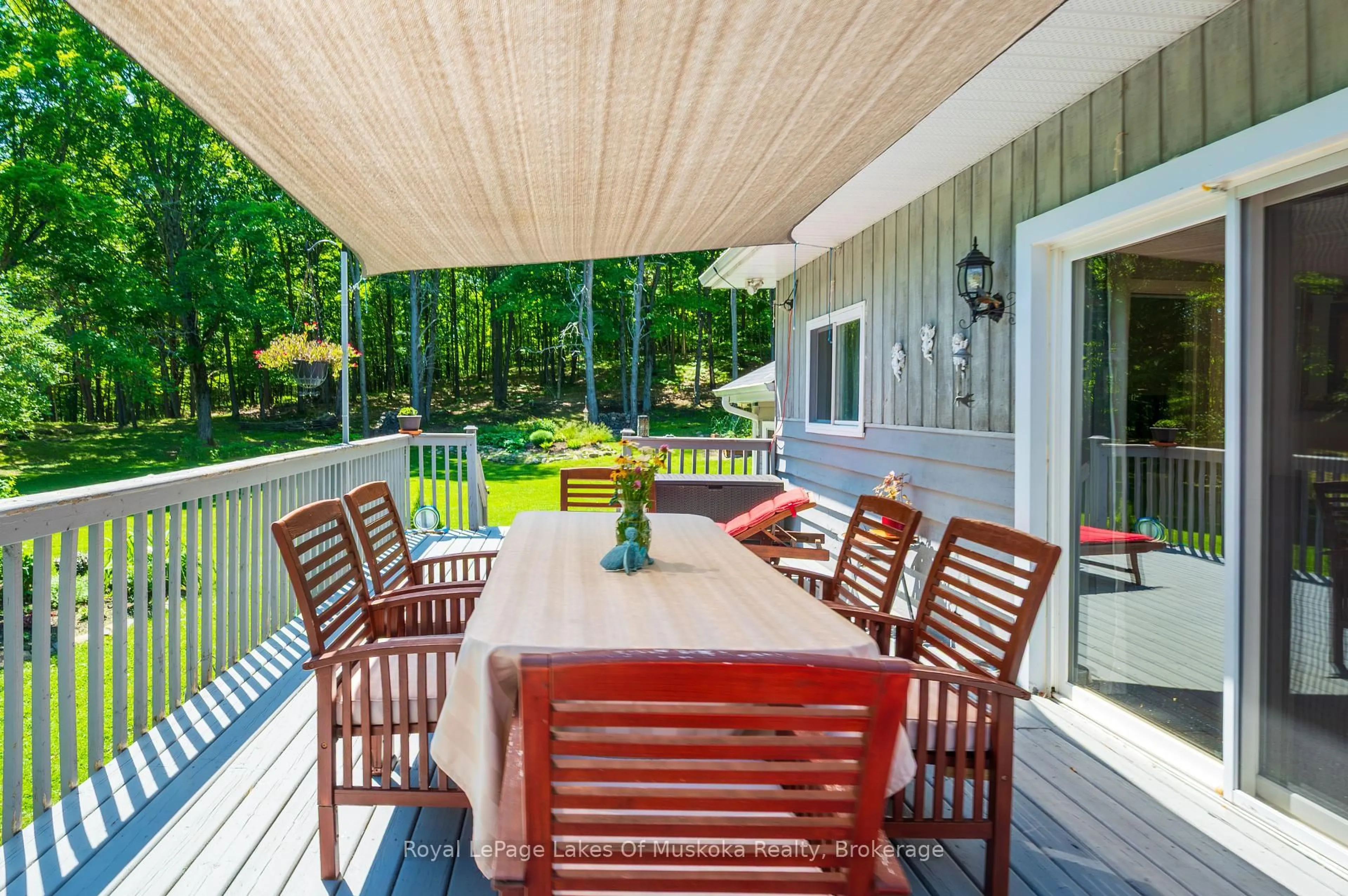 Patio, street for 1814 Port Cunnington Rd, Lake of Bays Ontario P0A 1H0