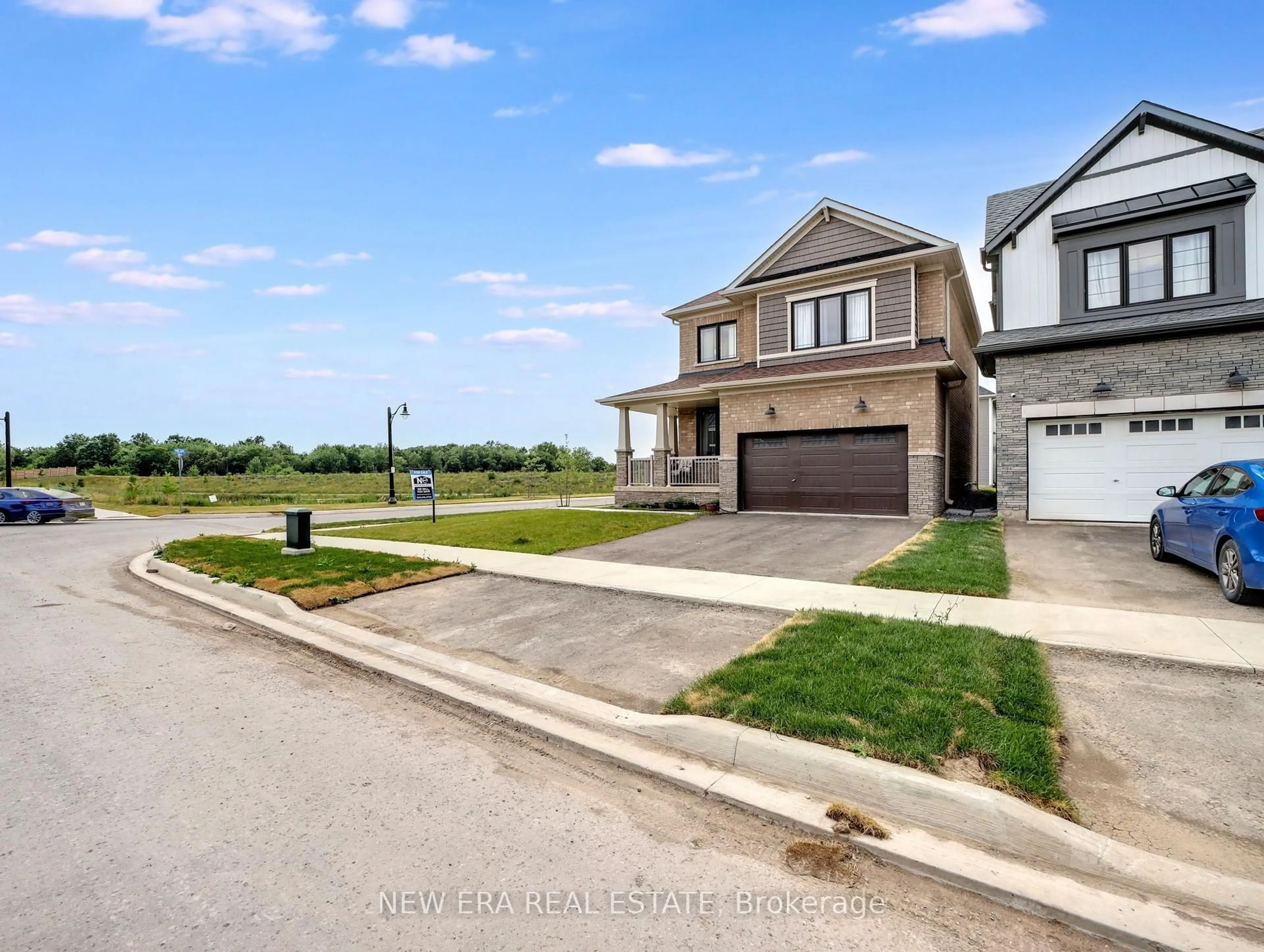 A pic from outside/outdoor area/front of a property/back of a property/a pic from drone, street for 237 Eastbridge Ave, Welland Ontario L3B 0M7