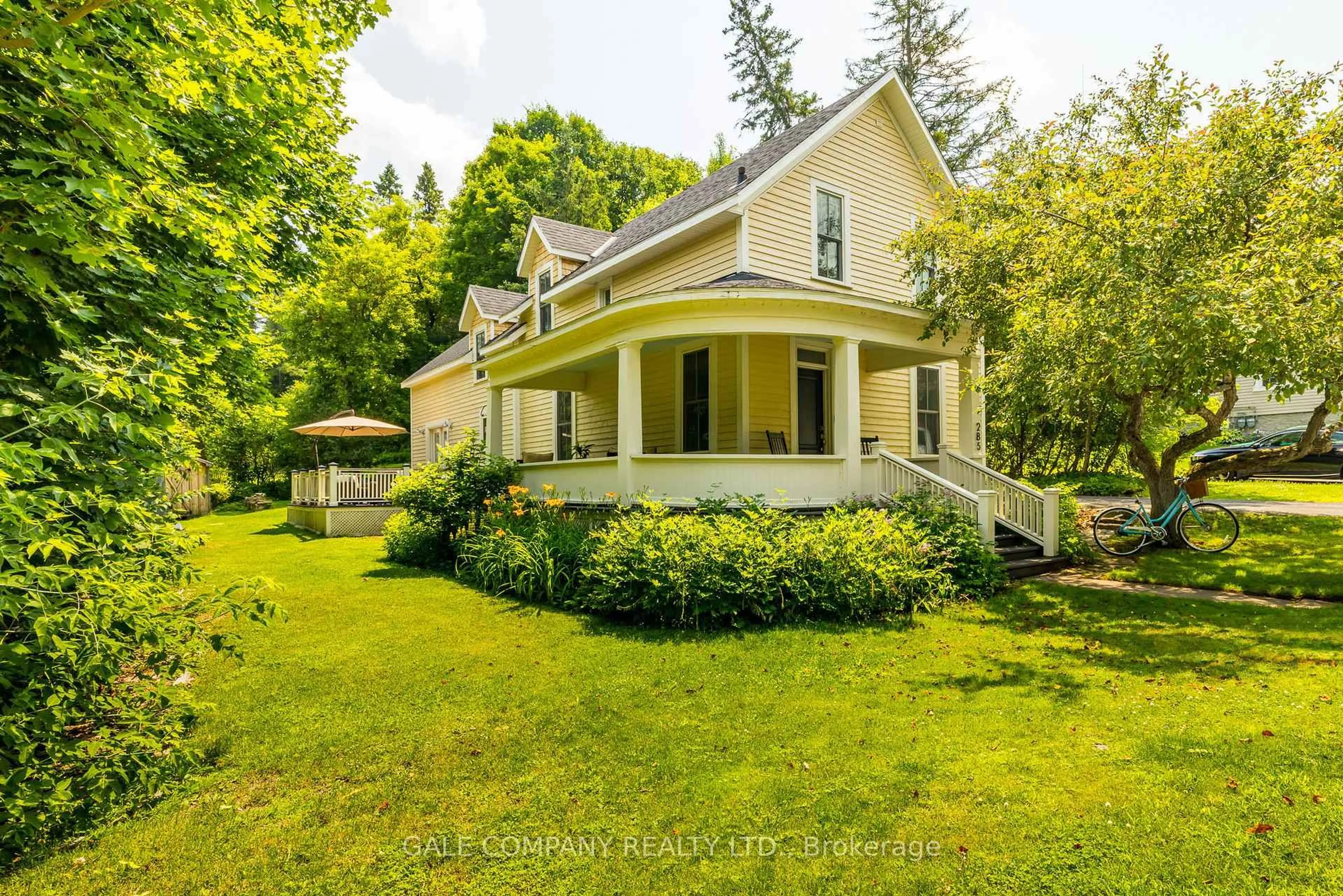 A pic from outside/outdoor area/front of a property/back of a property/a pic from drone, street for 285 Hope St, Almonte Ontario K0A 1A0