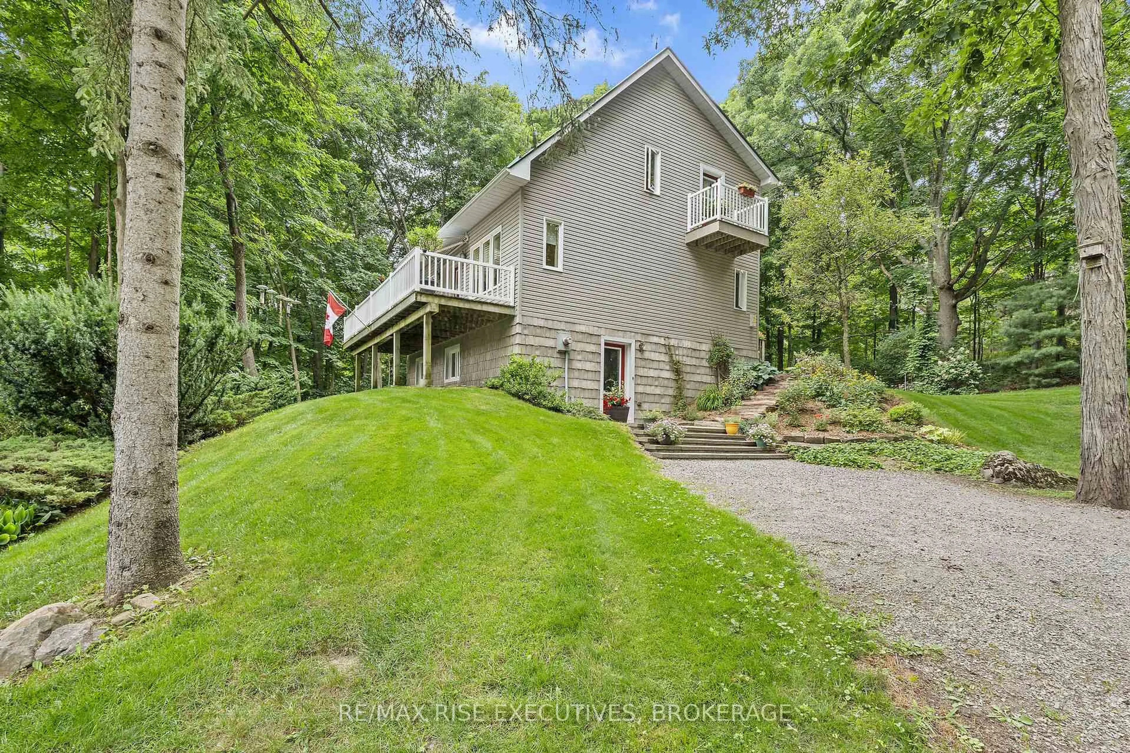 A pic from outside/outdoor area/front of a property/back of a property/a pic from drone, water/lake/river/ocean view for 196 OLD RIVER Rd, Leeds and the Thousand Islands Ontario K0E 1R0