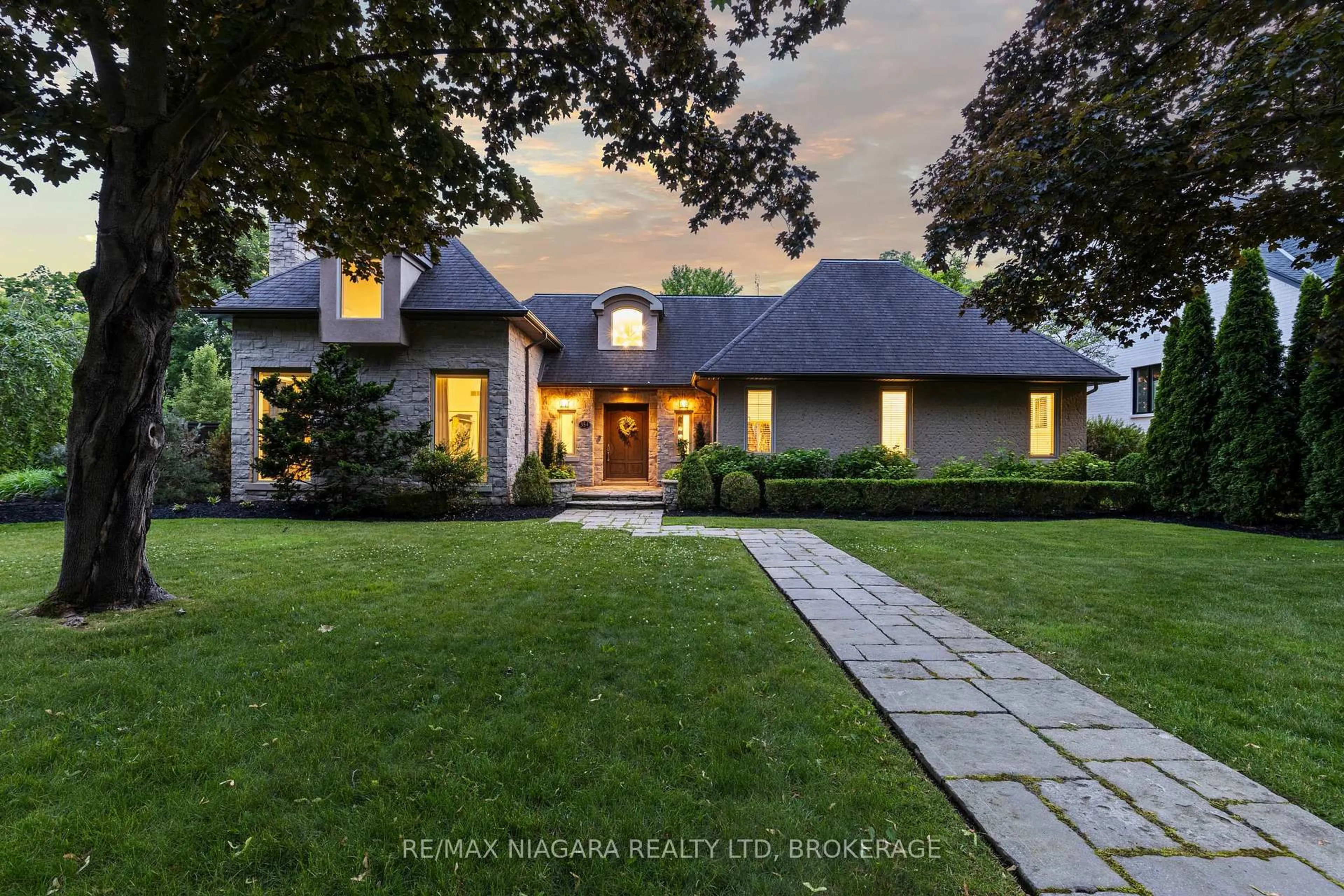 Home with brick exterior material, street for 354 JOHNSON St, Niagara-on-the-Lake Ontario L0S 1J0