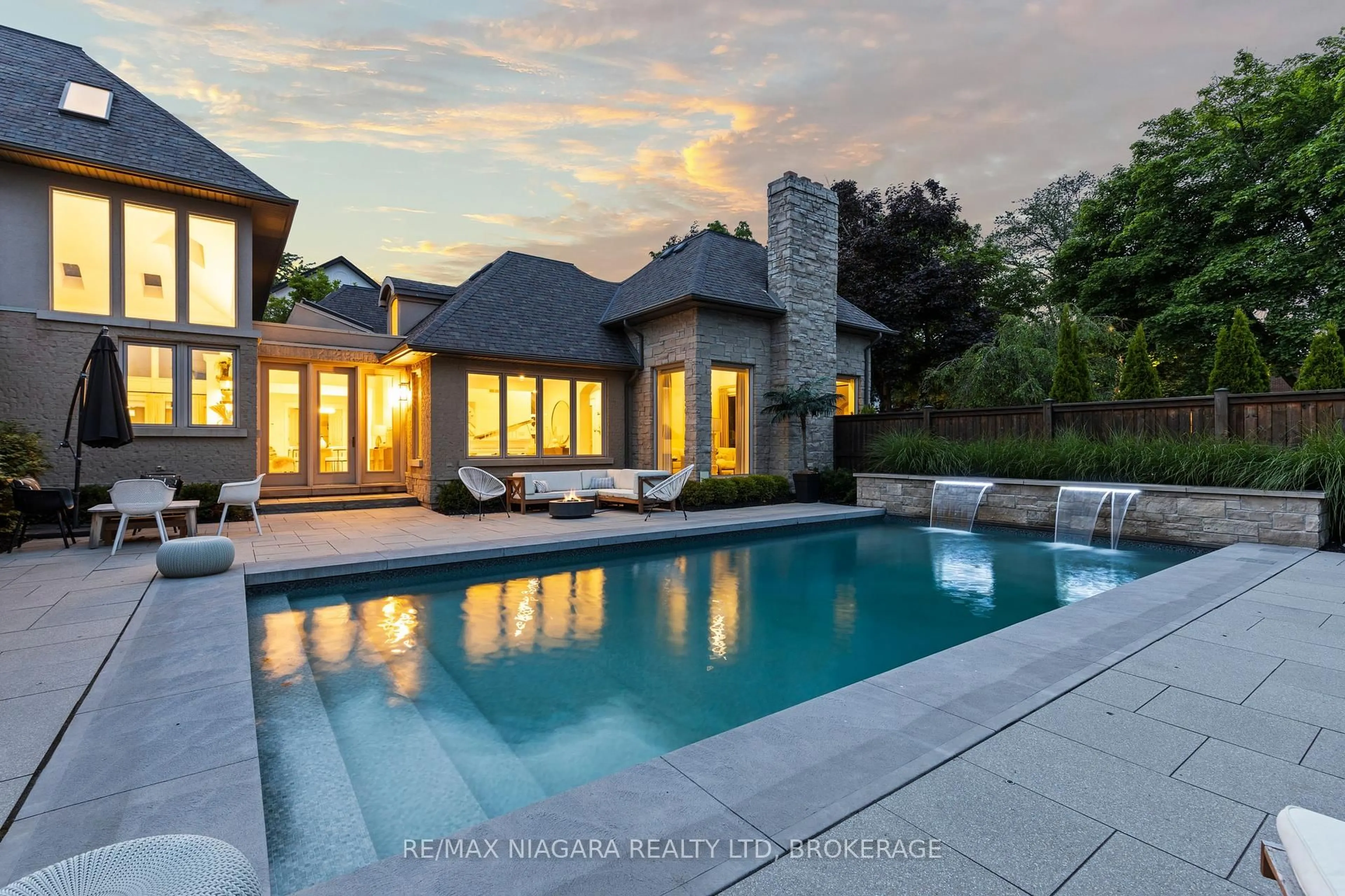 Pool for 354 JOHNSON St, Niagara-on-the-Lake Ontario L0S 1J0