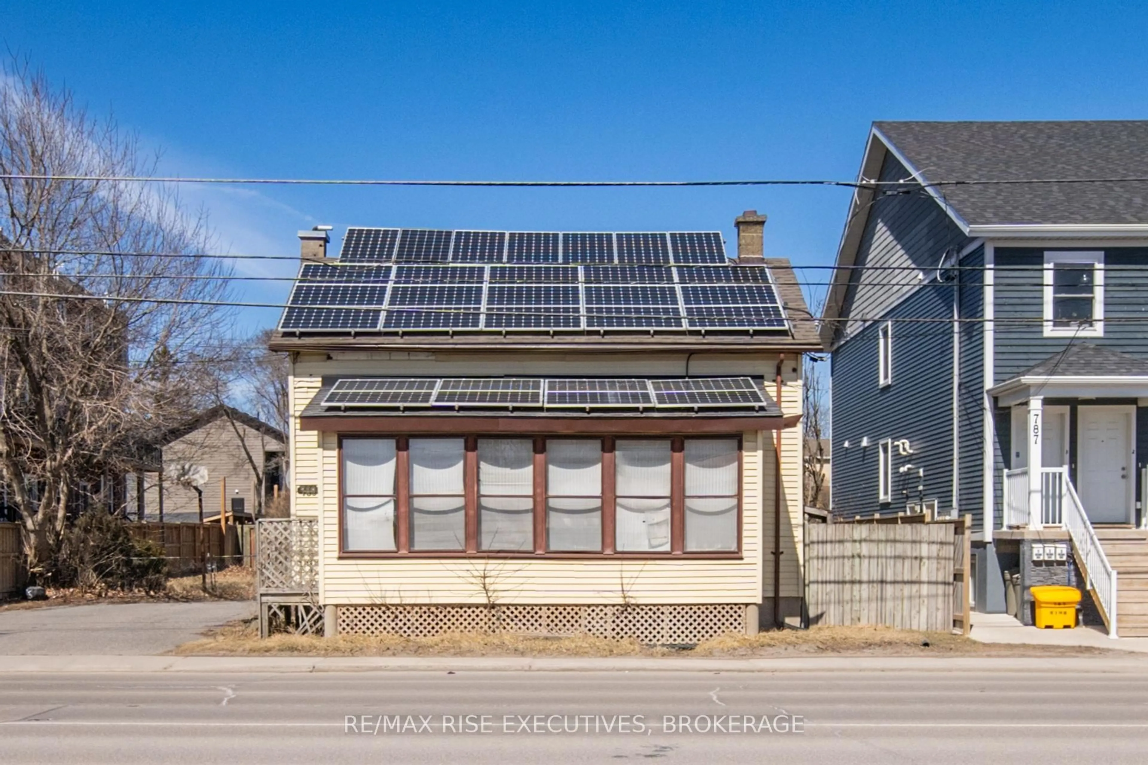 A pic from outside/outdoor area/front of a property/back of a property/a pic from drone, street for 789 King St, Kingston Ontario K7M 2G5