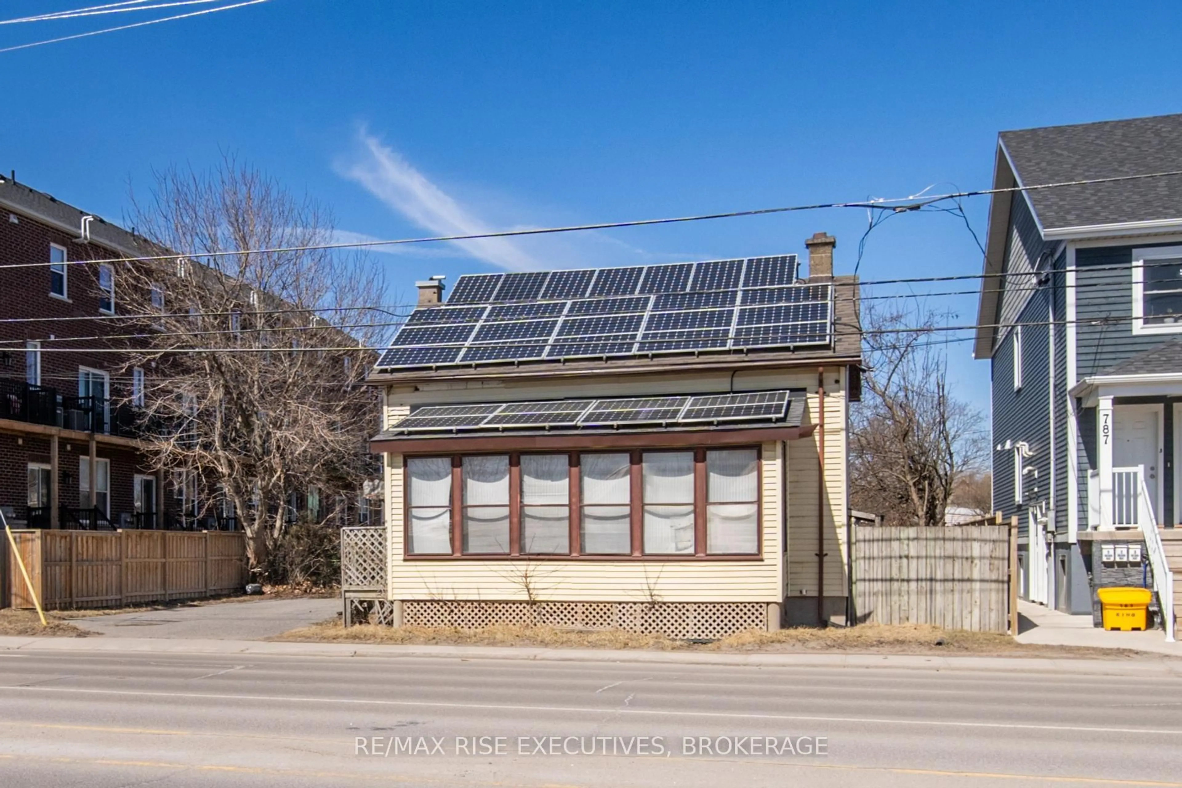 A pic from outside/outdoor area/front of a property/back of a property/a pic from drone, street for 789 King St, Kingston Ontario K7M 2G5