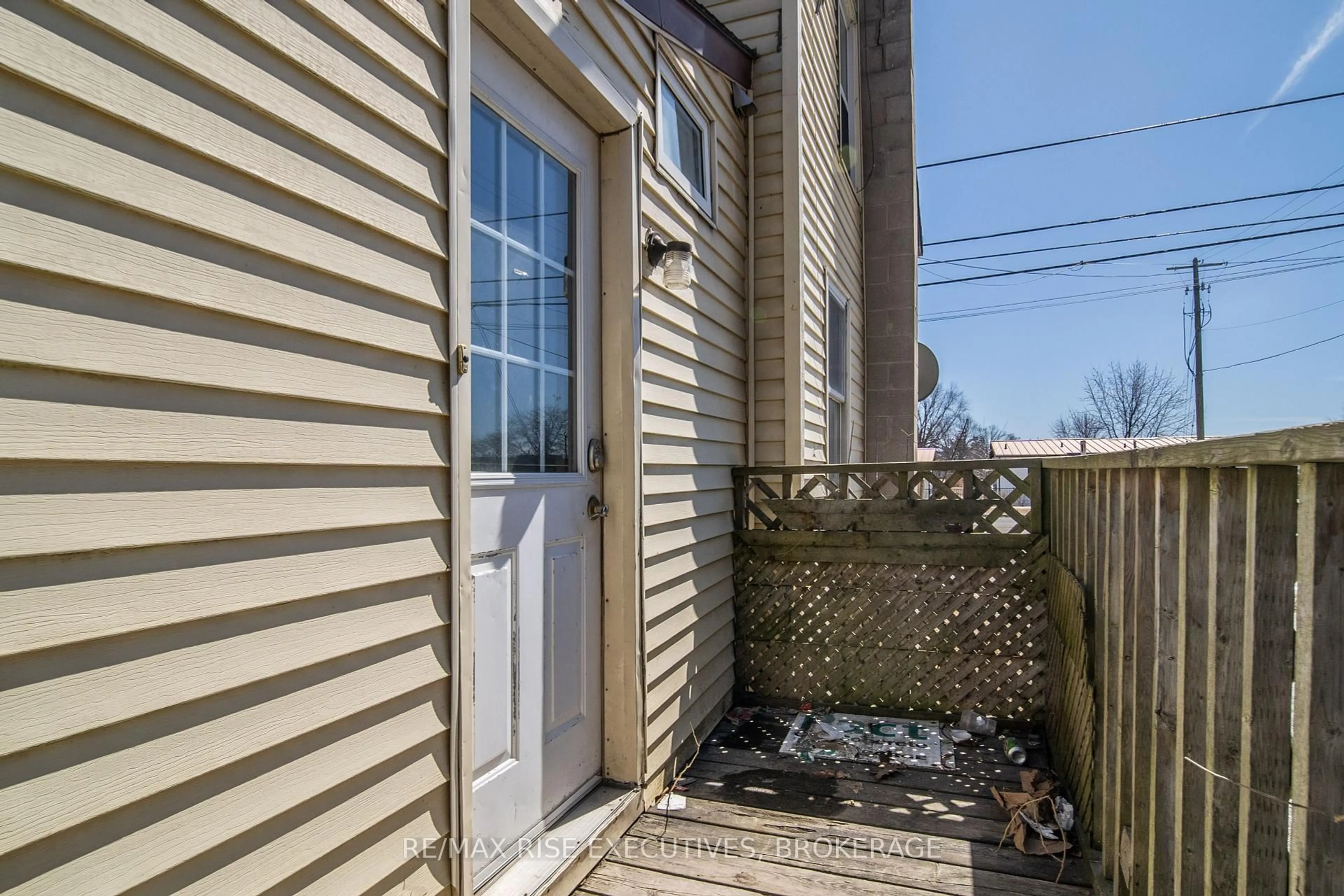 Patio, street for 789 King St, Kingston Ontario K7M 2G5