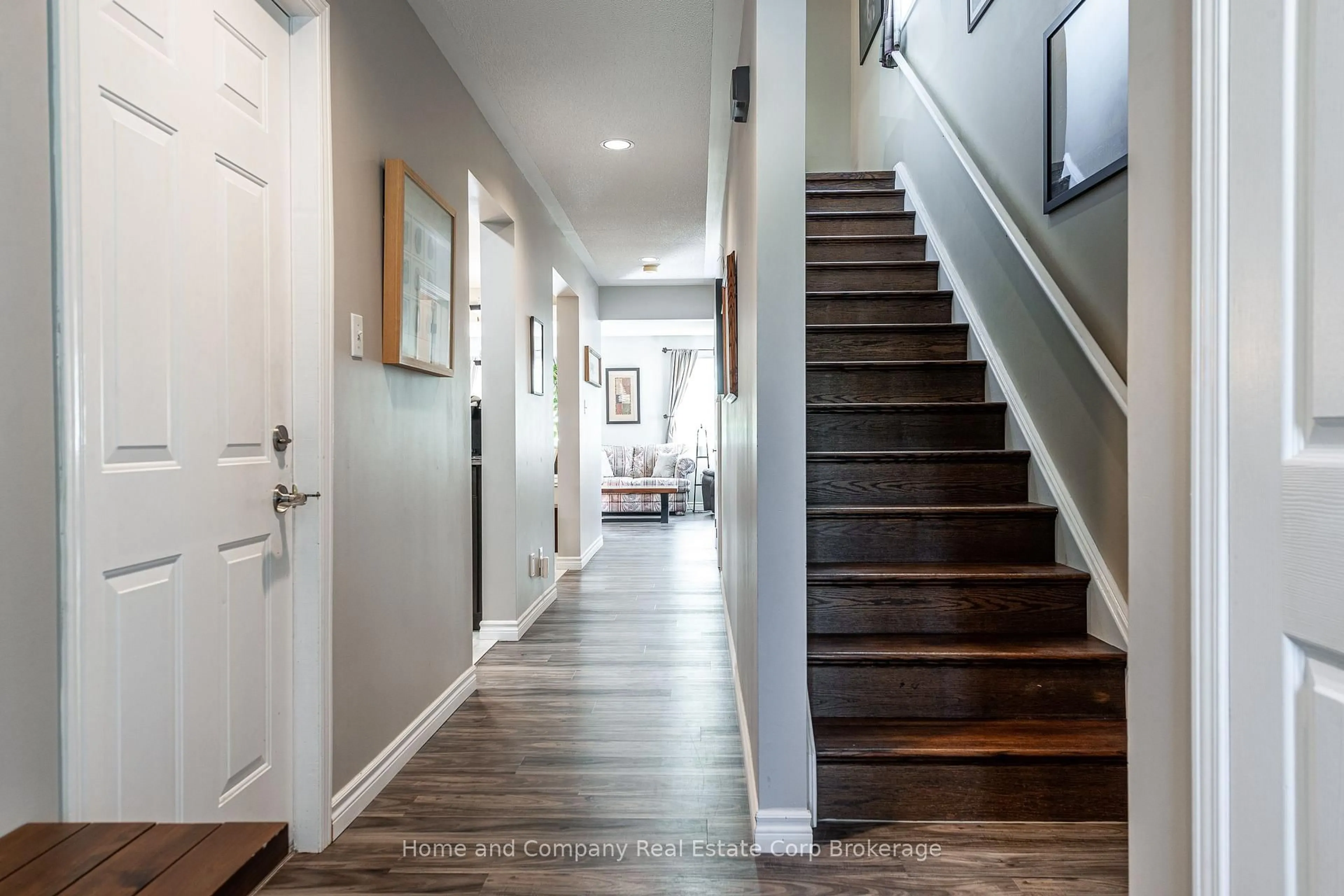 Indoor entryway for 421 Greenwood Dr, Stratford Ontario N5A 7S7