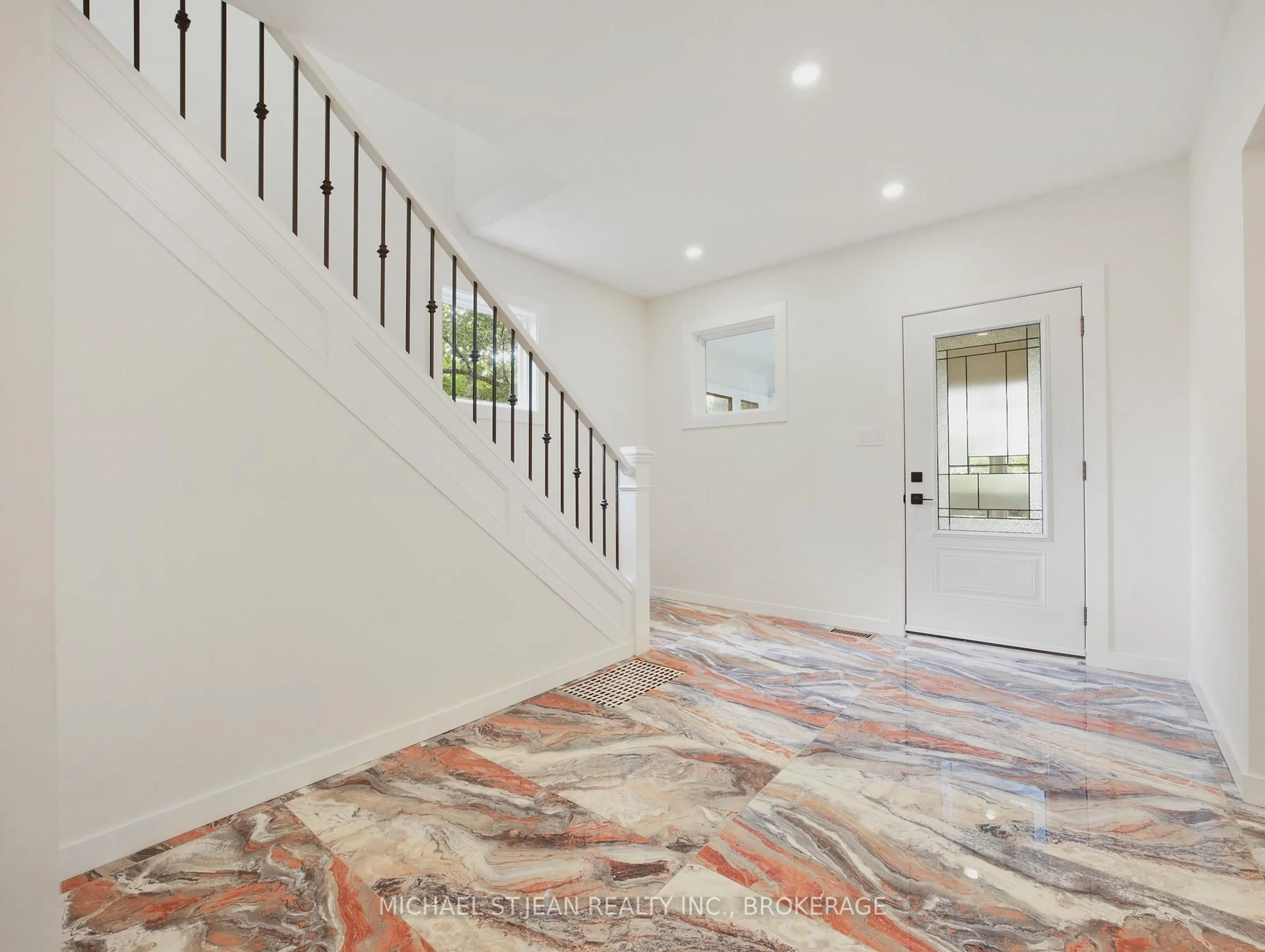 Indoor entryway for 4682 Highway 6 Rd, Haldimand Ontario N0A 1H0
