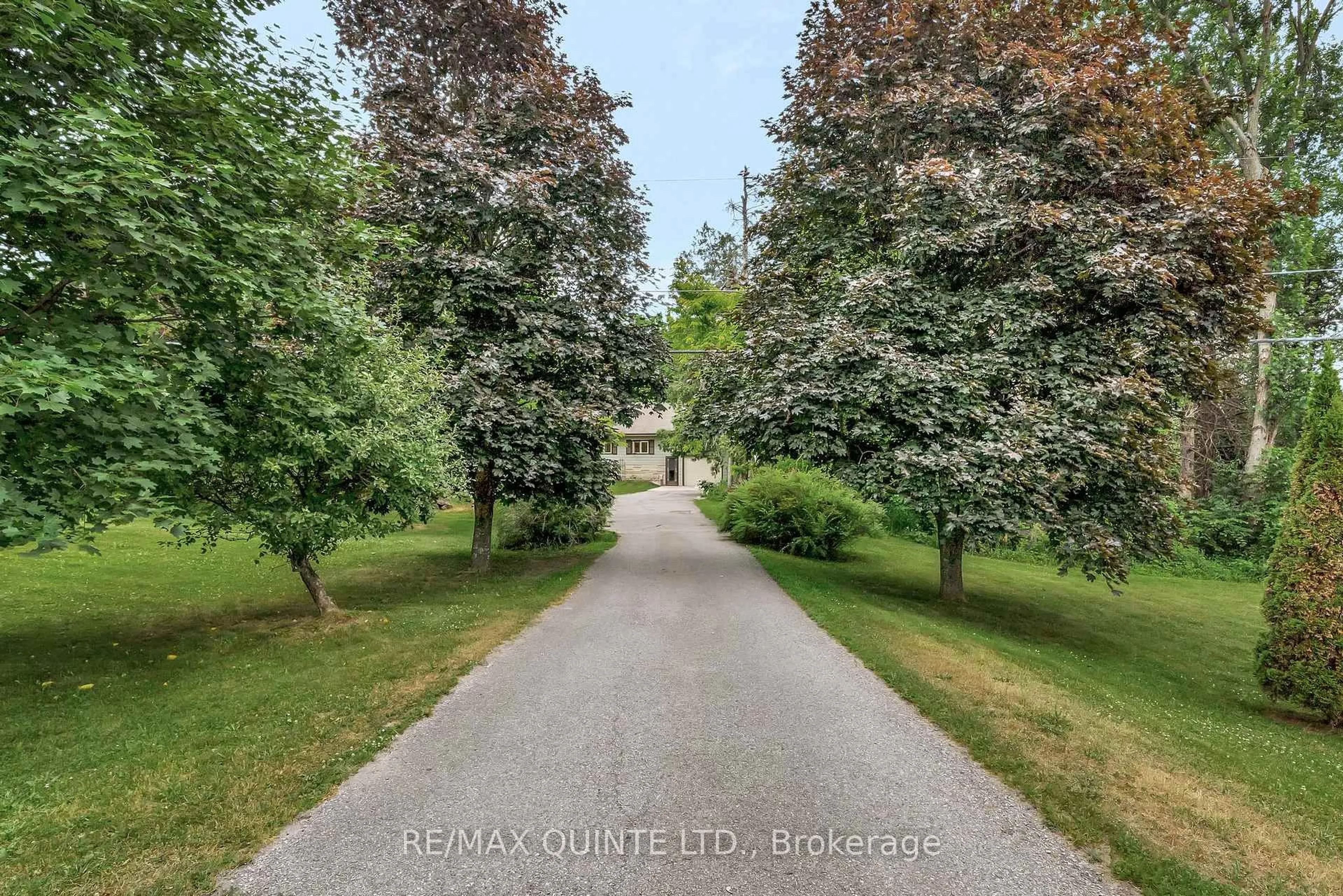 A pic from outside/outdoor area/front of a property/back of a property/a pic from drone, street for 103462 Highway 7 Highway, Limoges Ontario K0K 2M0