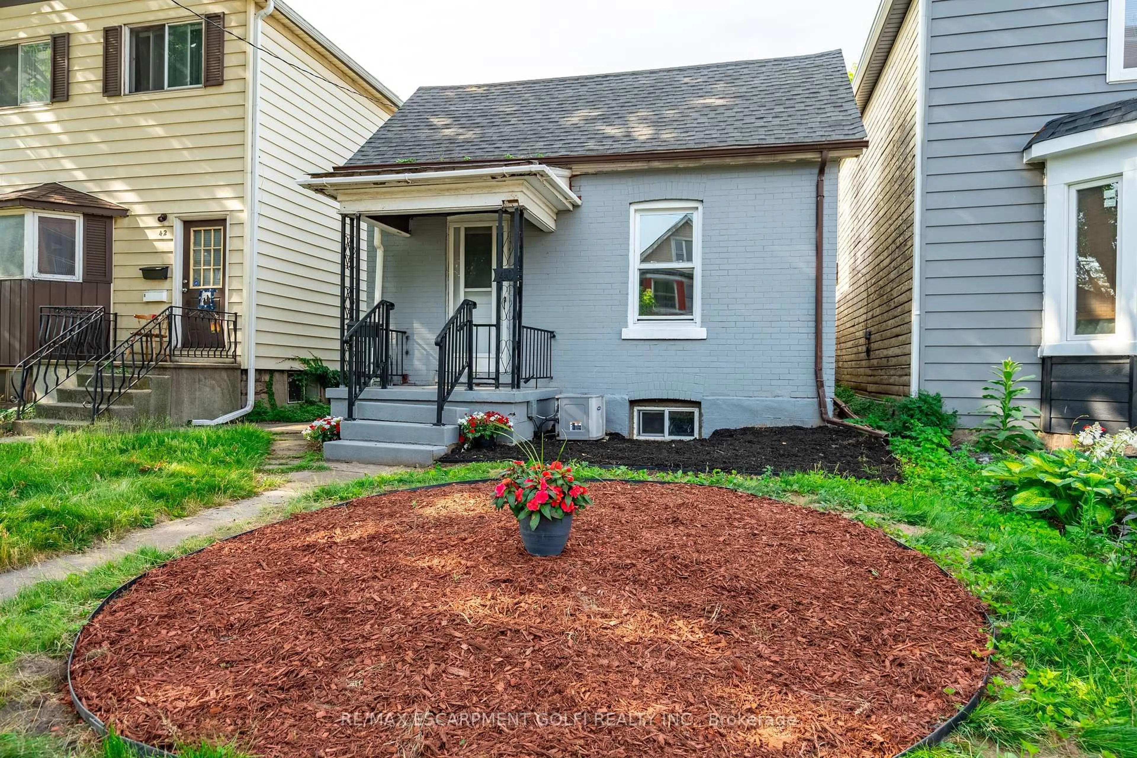 Unknown for 40 Aikman Ave, Hamilton Ontario L8M 1P7