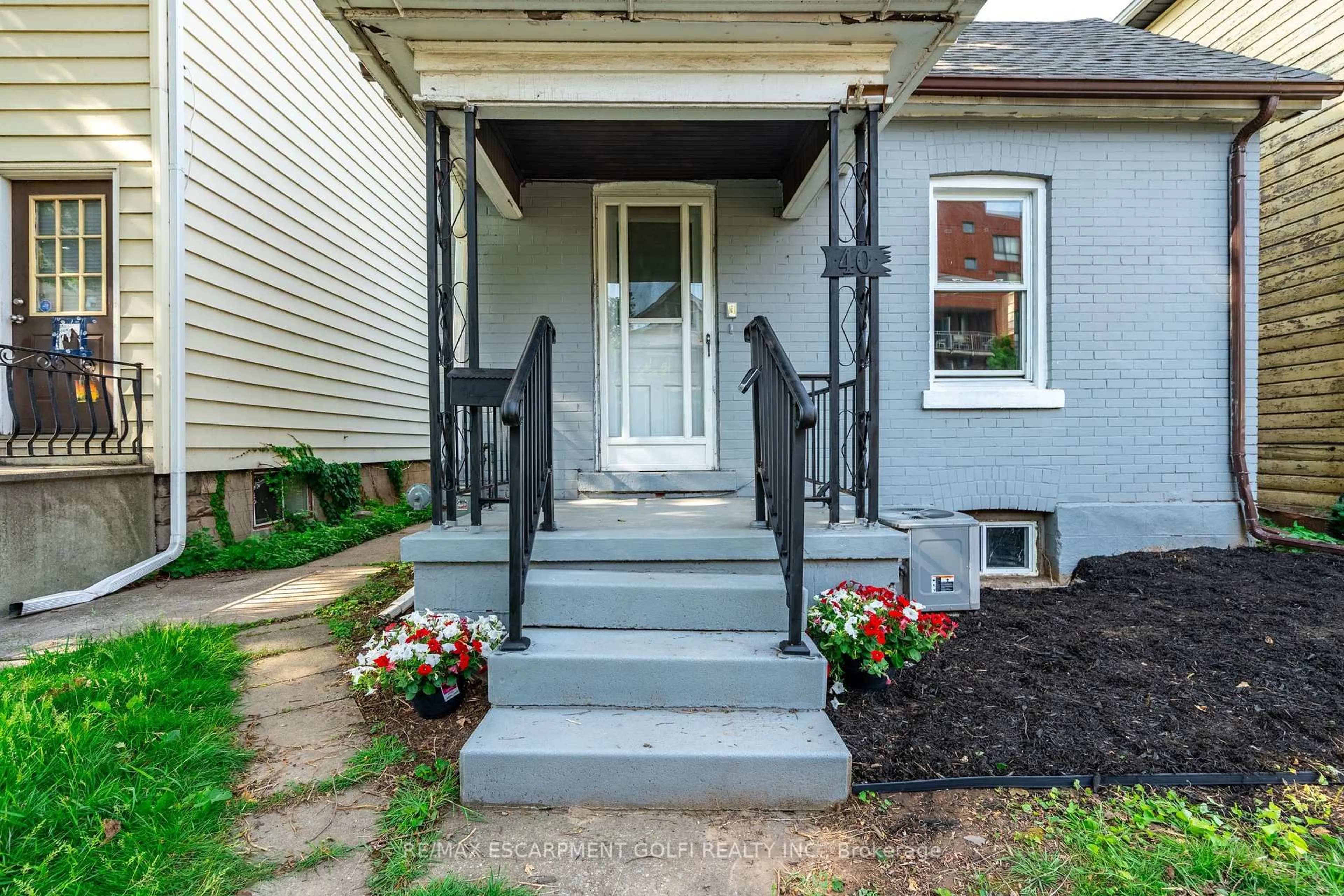 Unknown for 40 Aikman Ave, Hamilton Ontario L8M 1P7