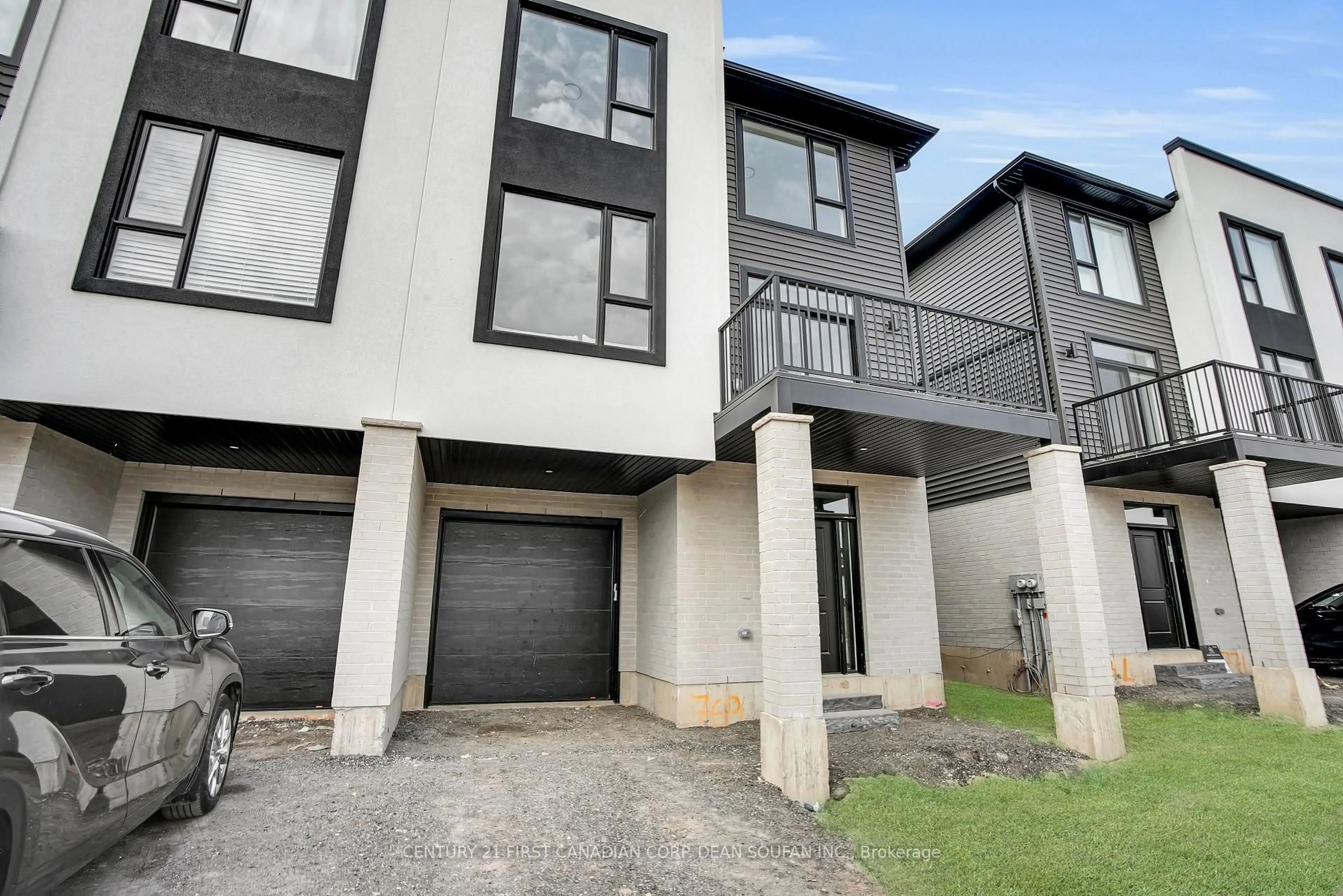 A pic from outside/outdoor area/front of a property/back of a property/a pic from drone, street for 775 BANYAN Lane, London North Ontario N6G 5B1