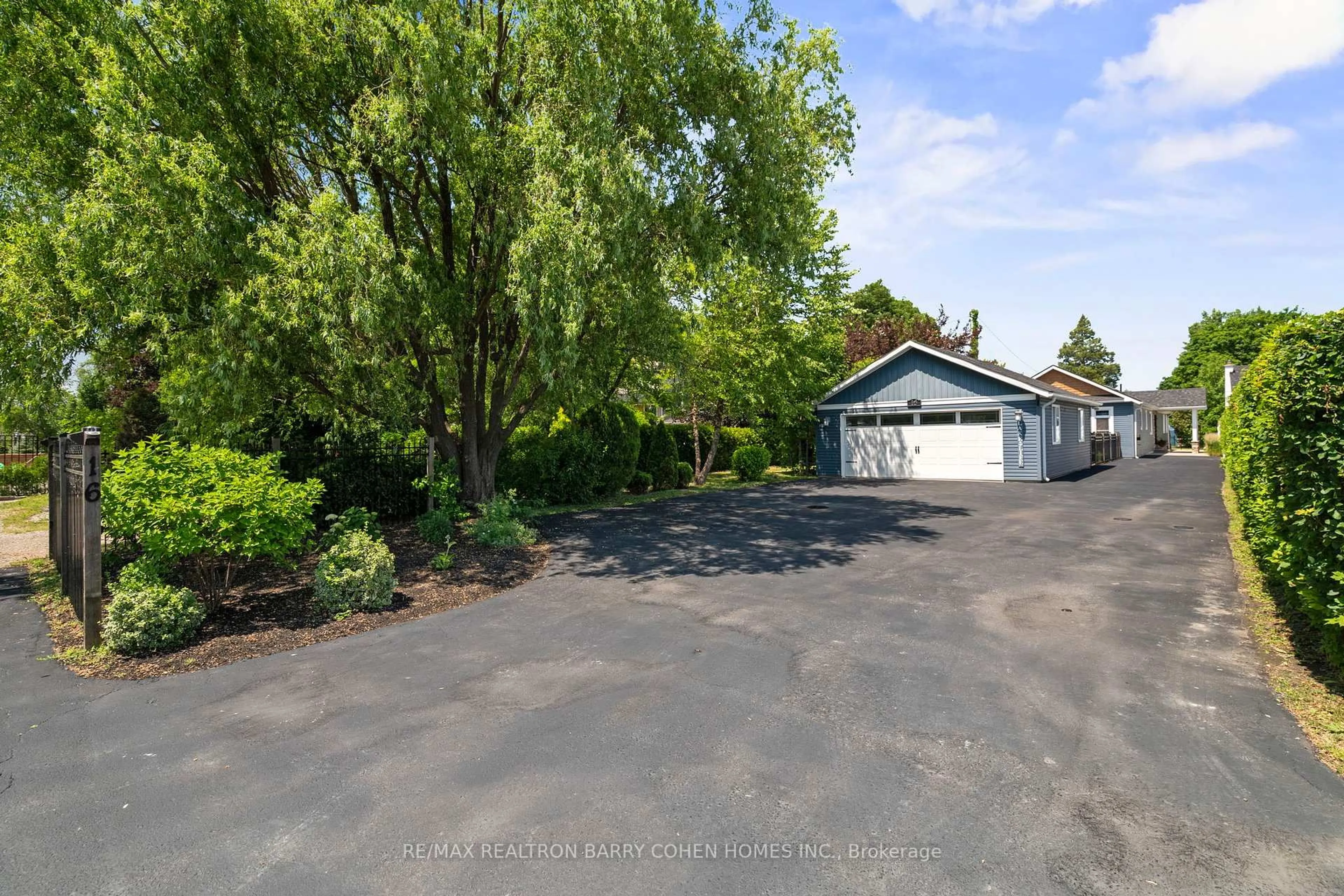 A pic from outside/outdoor area/front of a property/back of a property/a pic from drone, street for 16 Lakeshore Dr, Hamilton Ontario L8E 5C6