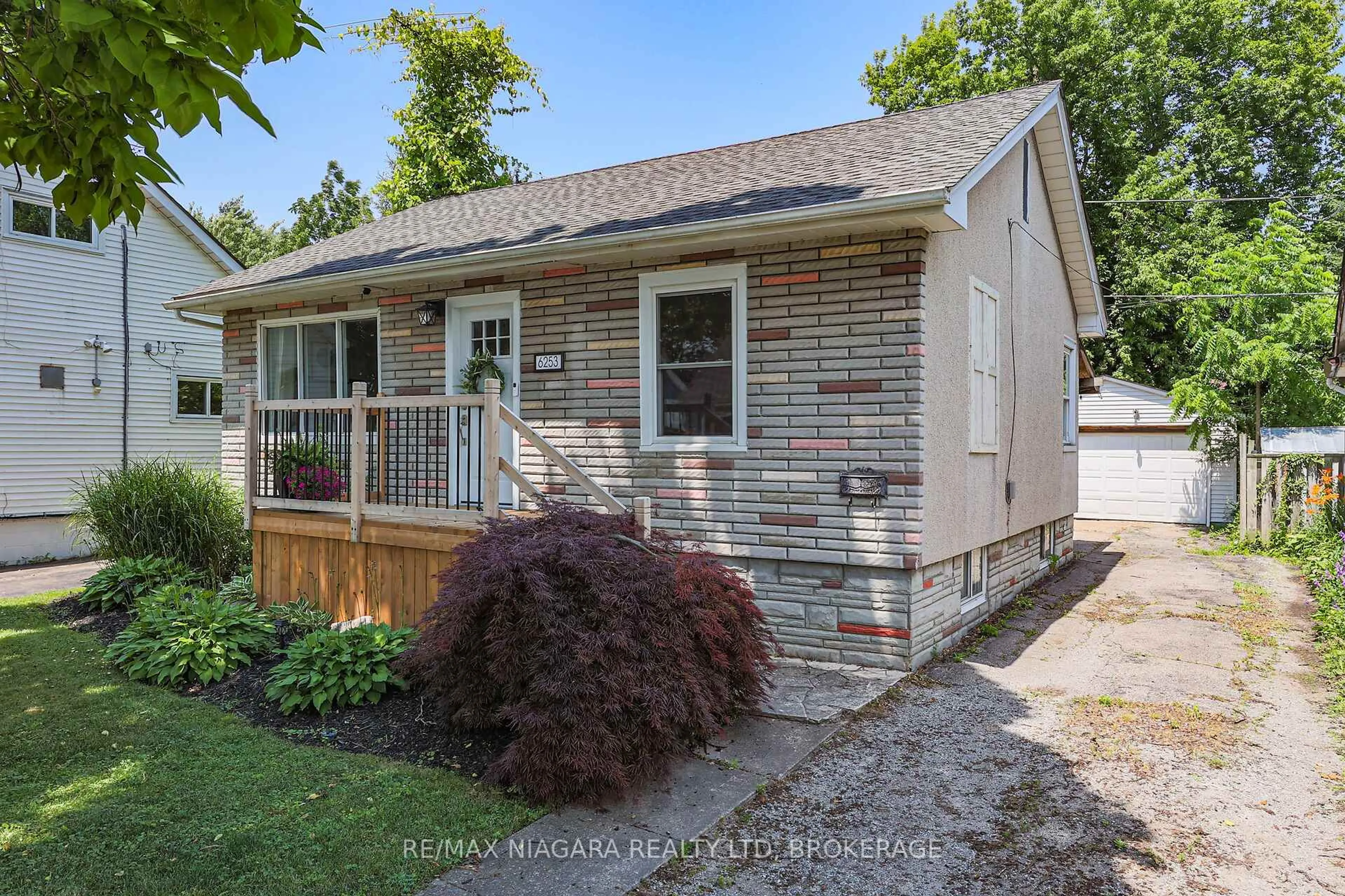 Home with brick exterior material, street for 6253 Churchill St, Niagara Falls Ontario L2G 2X5