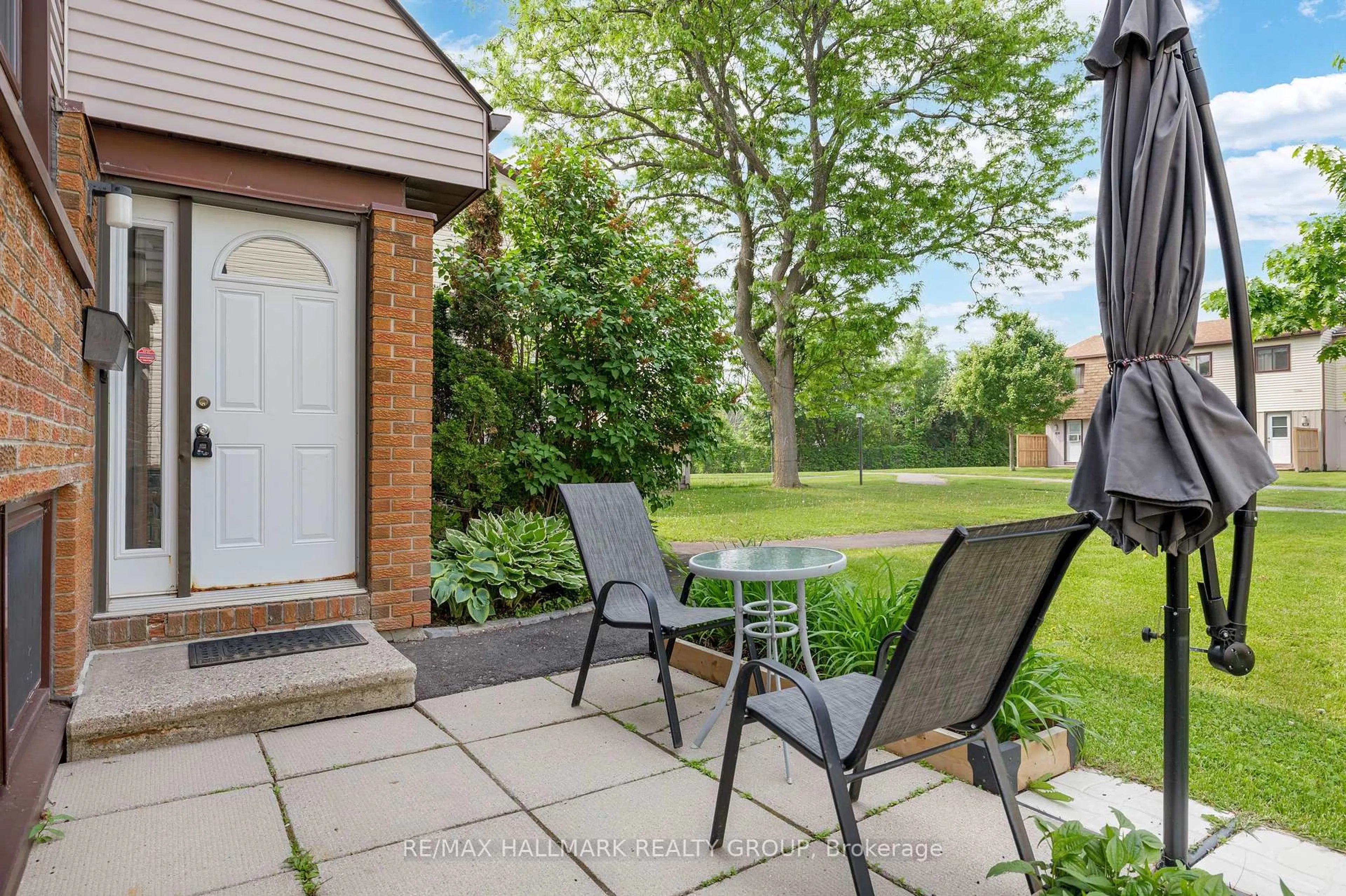 Patio, street for 14 Woodvale Green #B, Ottawa Ontario K2G 4G8