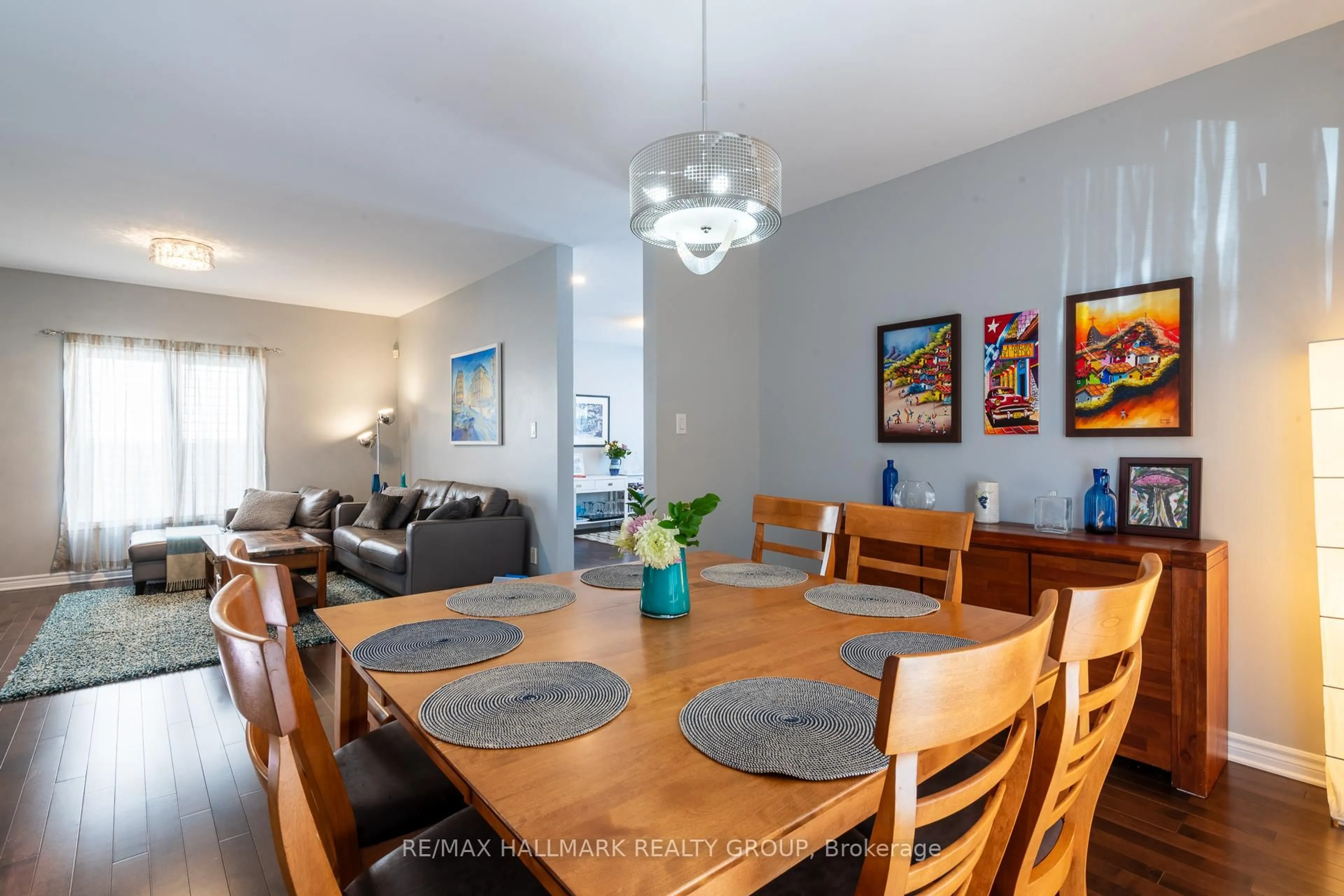 Dining room, wood/laminate floor for 217 Fountainhead Dr, Ottawa Ontario K1W 0C2