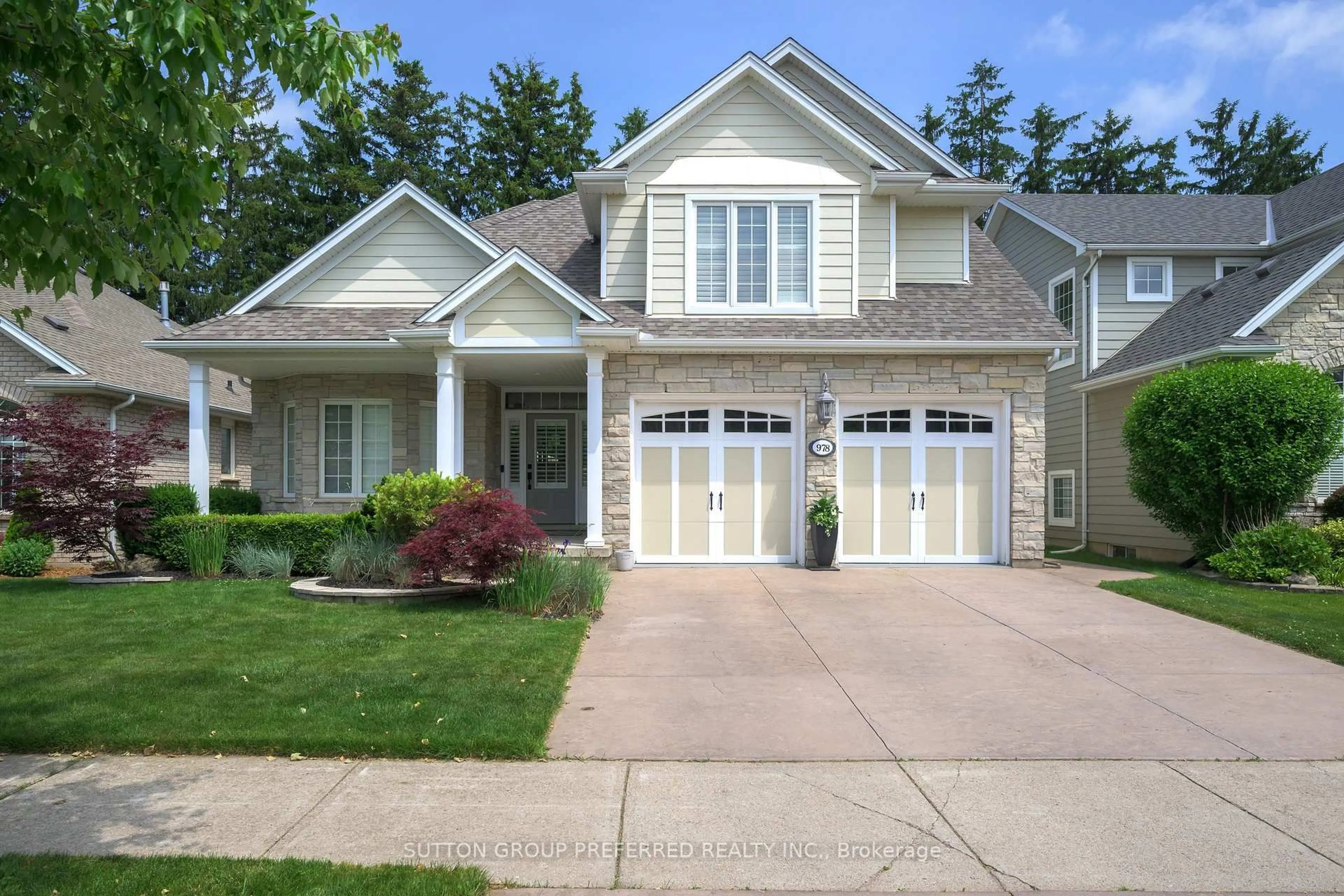 Home with vinyl exterior material, street for 978 Cherryhaven Dr, London South Ontario N6K 5A6
