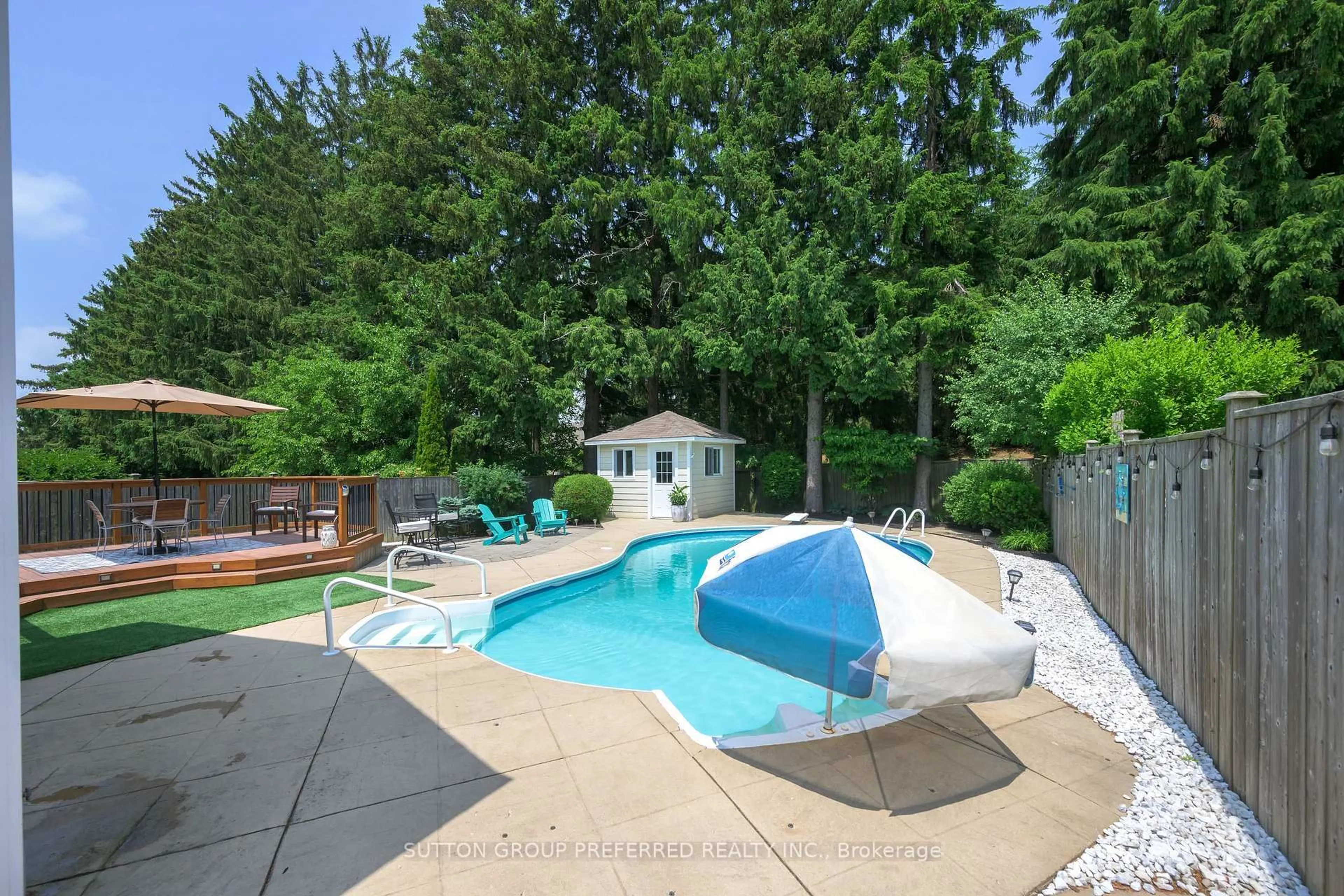 Pool for 978 Cherryhaven Dr, London South Ontario N6K 5A6