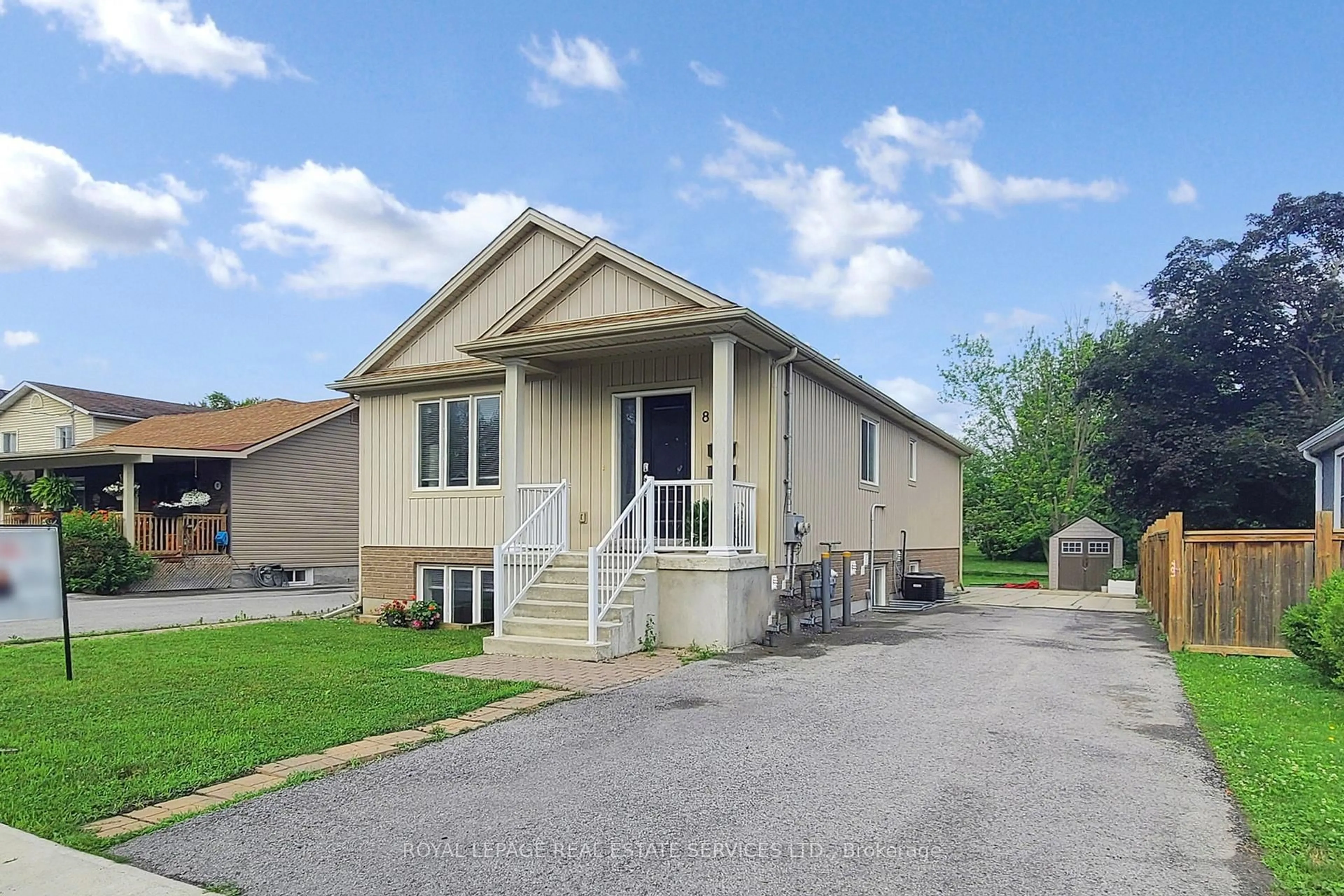 Home with vinyl exterior material, street for 89 Louth St, St. Catharines Ontario L2S 2T7