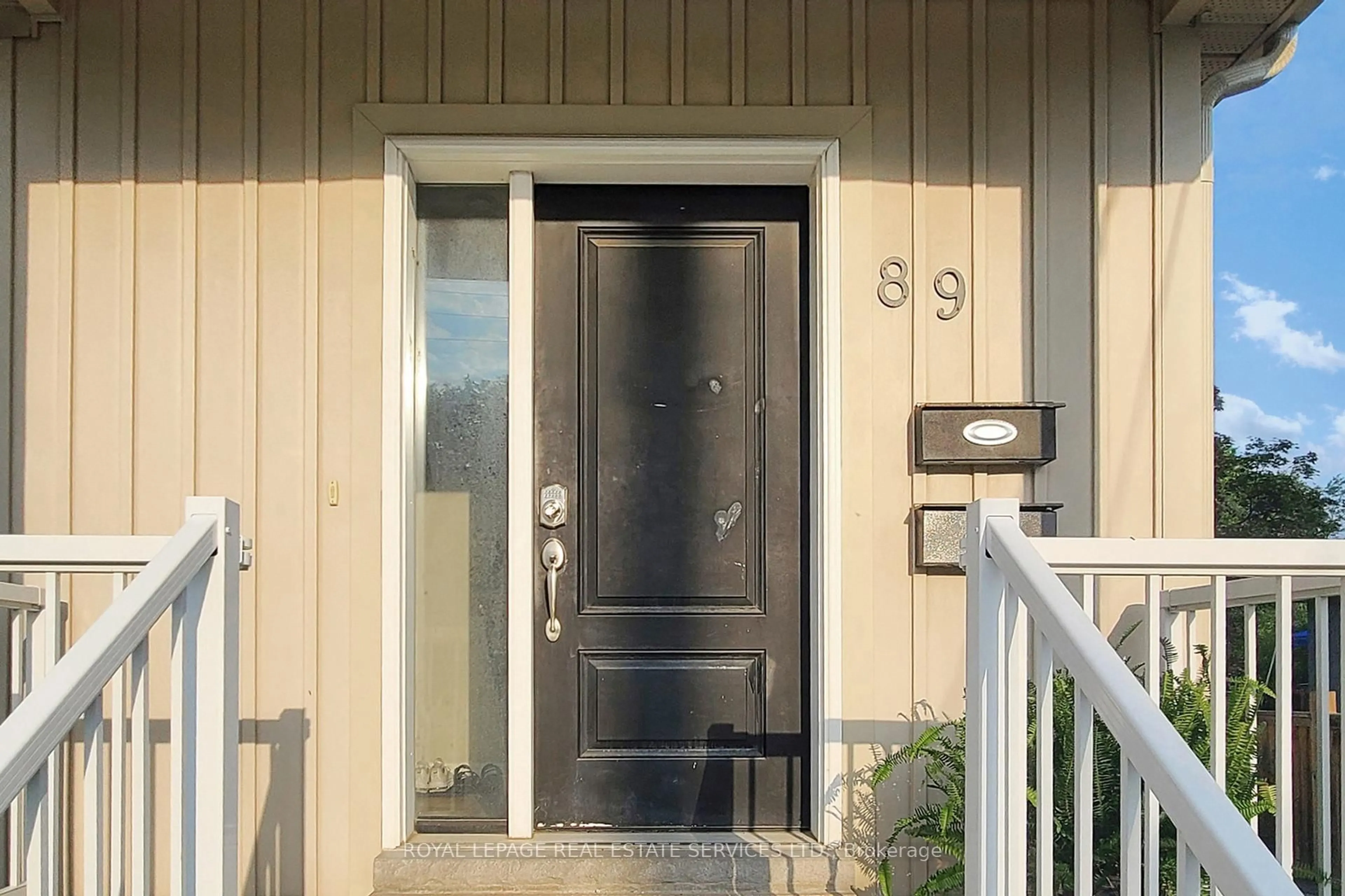 Indoor entryway for 89 Louth St, St. Catharines Ontario L2S 2T7