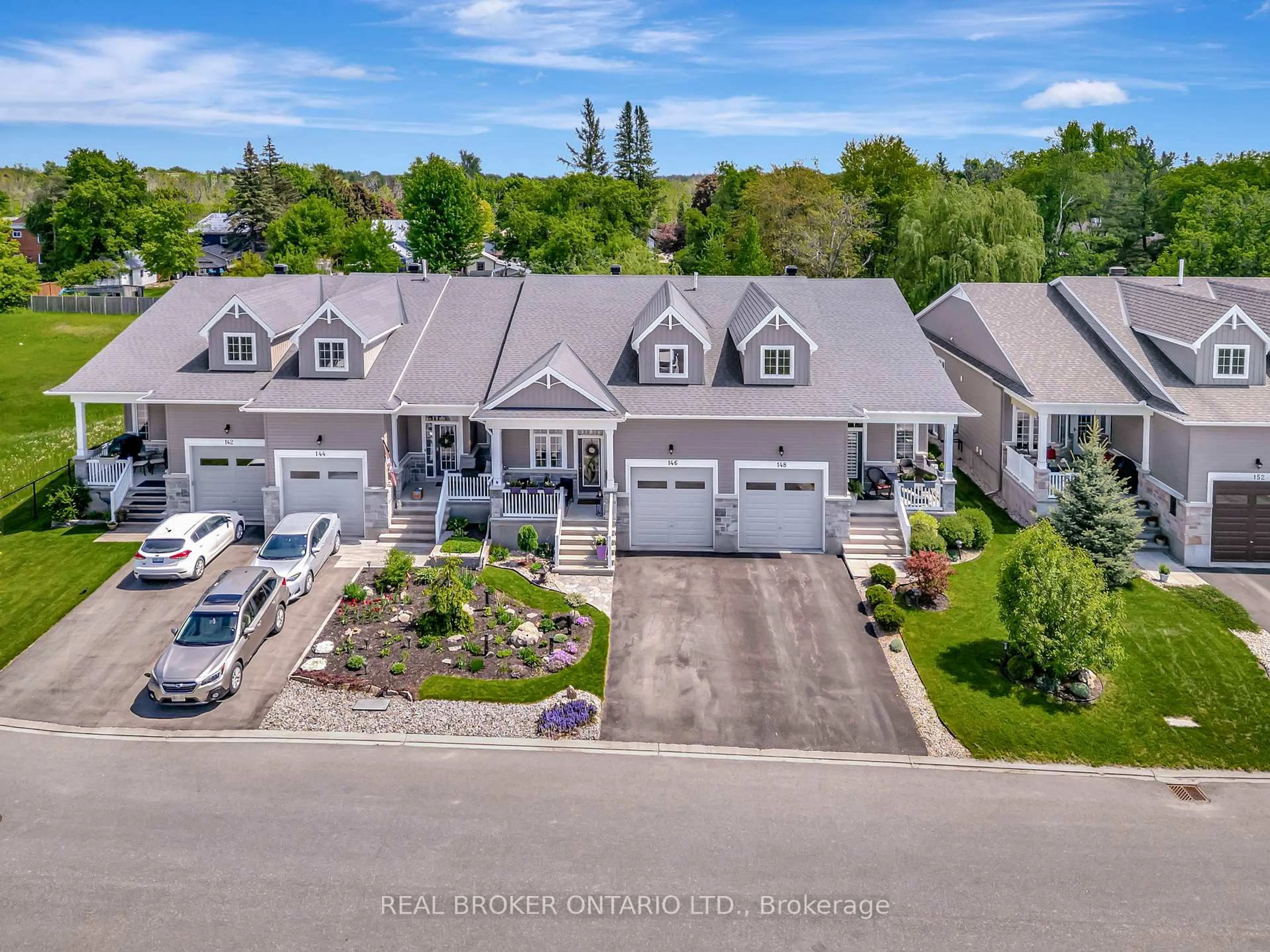 A pic from outside/outdoor area/front of a property/back of a property/a pic from drone, street for 146 Oxford St, North Grenville Ontario K0G 1J0