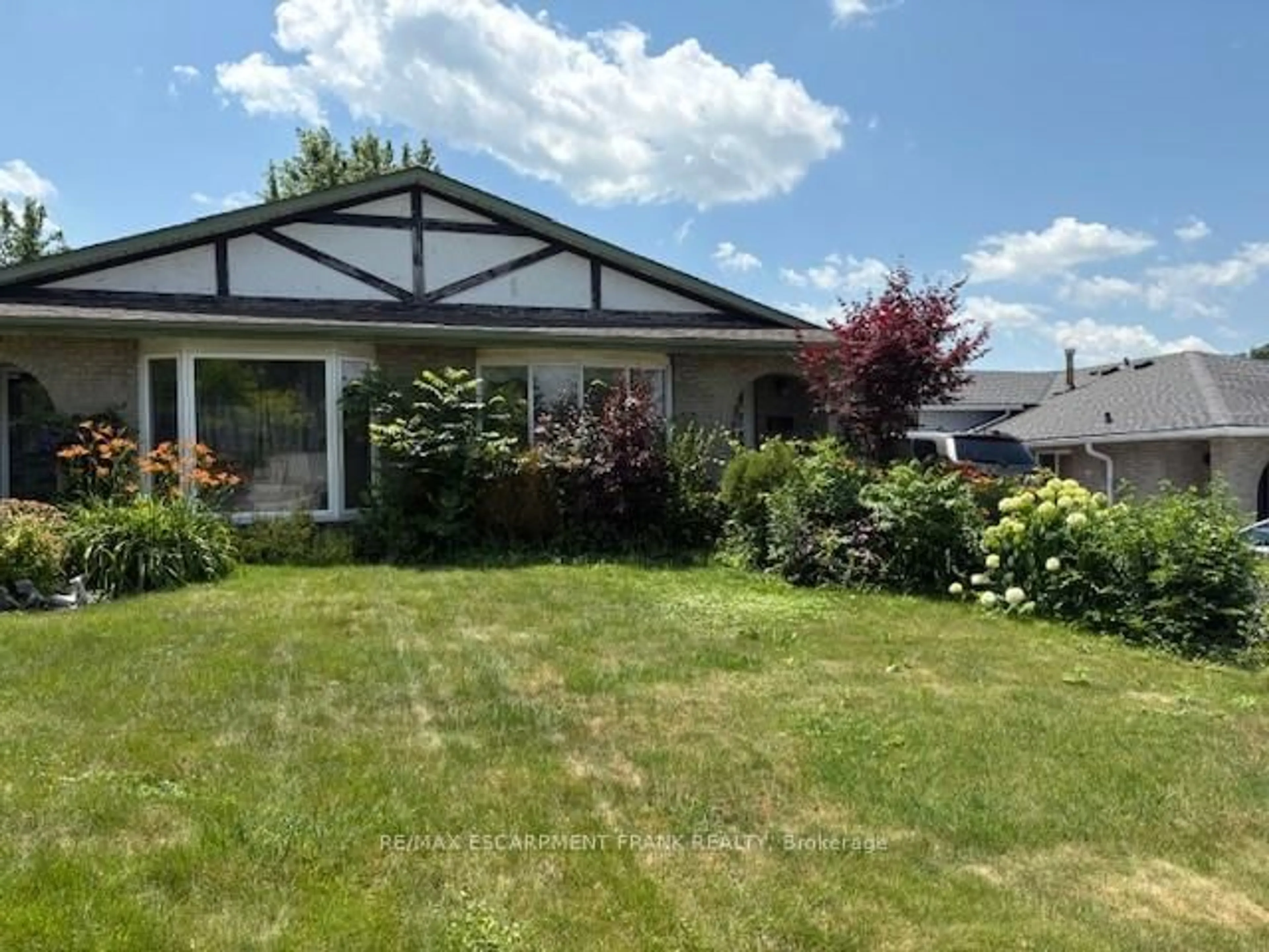 Home with vinyl exterior material, unknown for 97 Guildwood Dr, Hamilton Ontario L9C 6S3