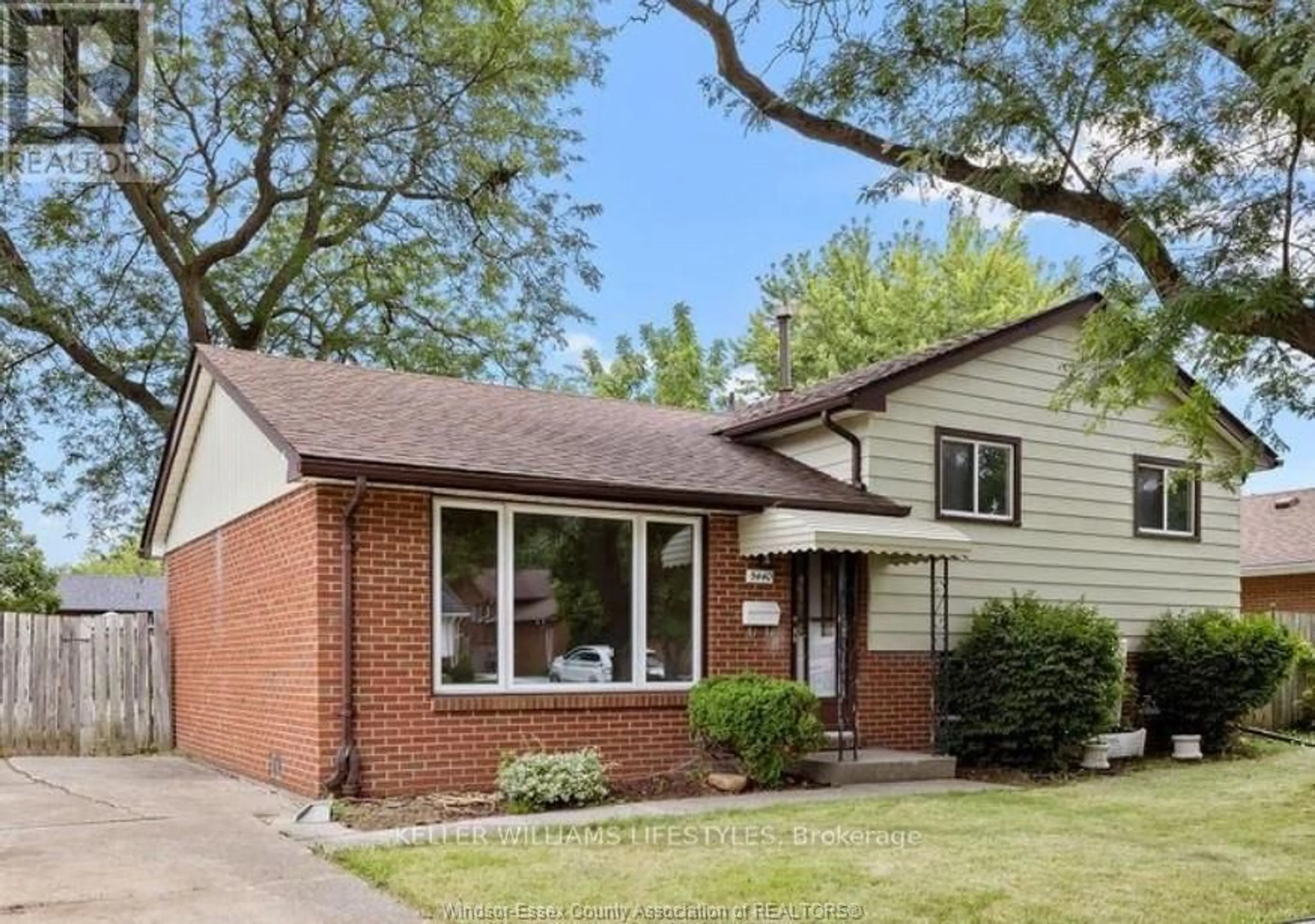 Home with brick exterior material, street for 5440 Lyndon Crt, Windsor Ontario N8T 1N8