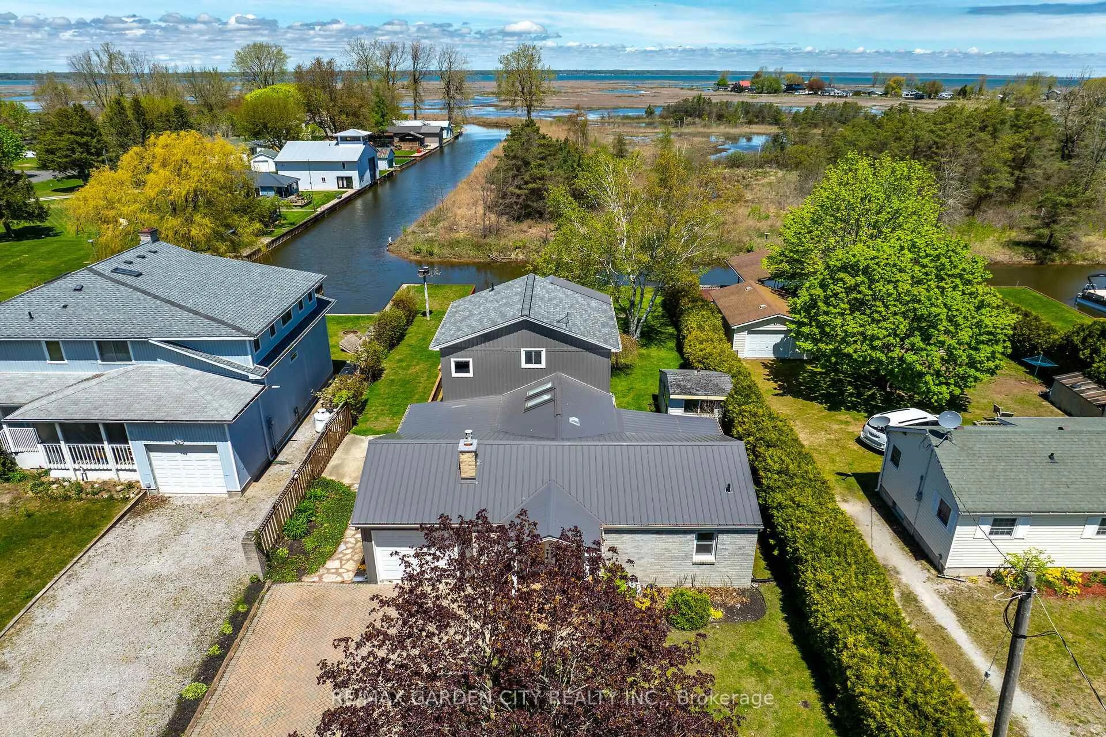 A pic from outside/outdoor area/front of a property/back of a property/a pic from drone, water/lake/river/ocean view for 270 Erie Blvd, Norfolk Ontario N0E 1M0