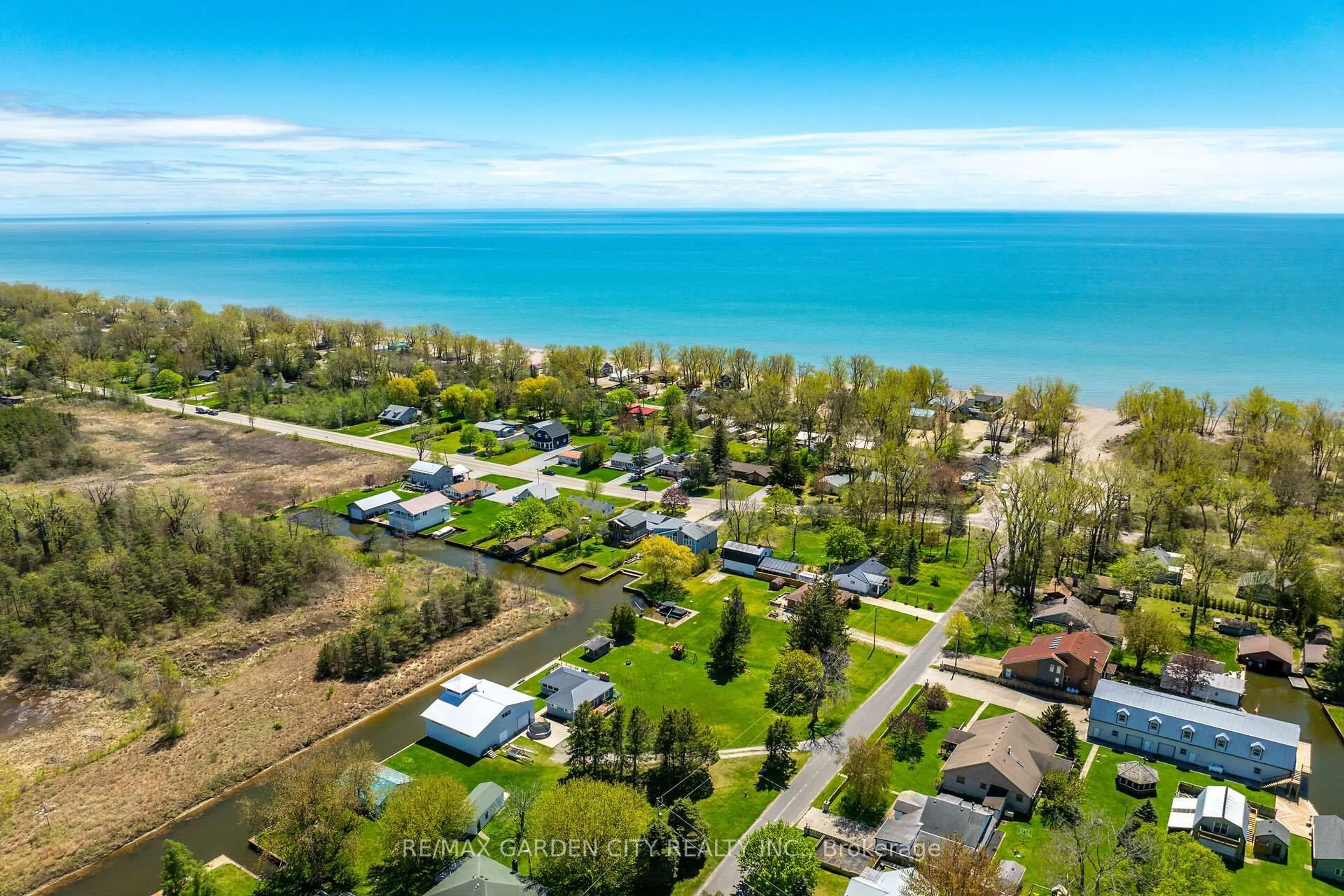 A pic from outside/outdoor area/front of a property/back of a property/a pic from drone, water/lake/river/ocean view for 270 Erie Blvd, Norfolk Ontario N0E 1M0