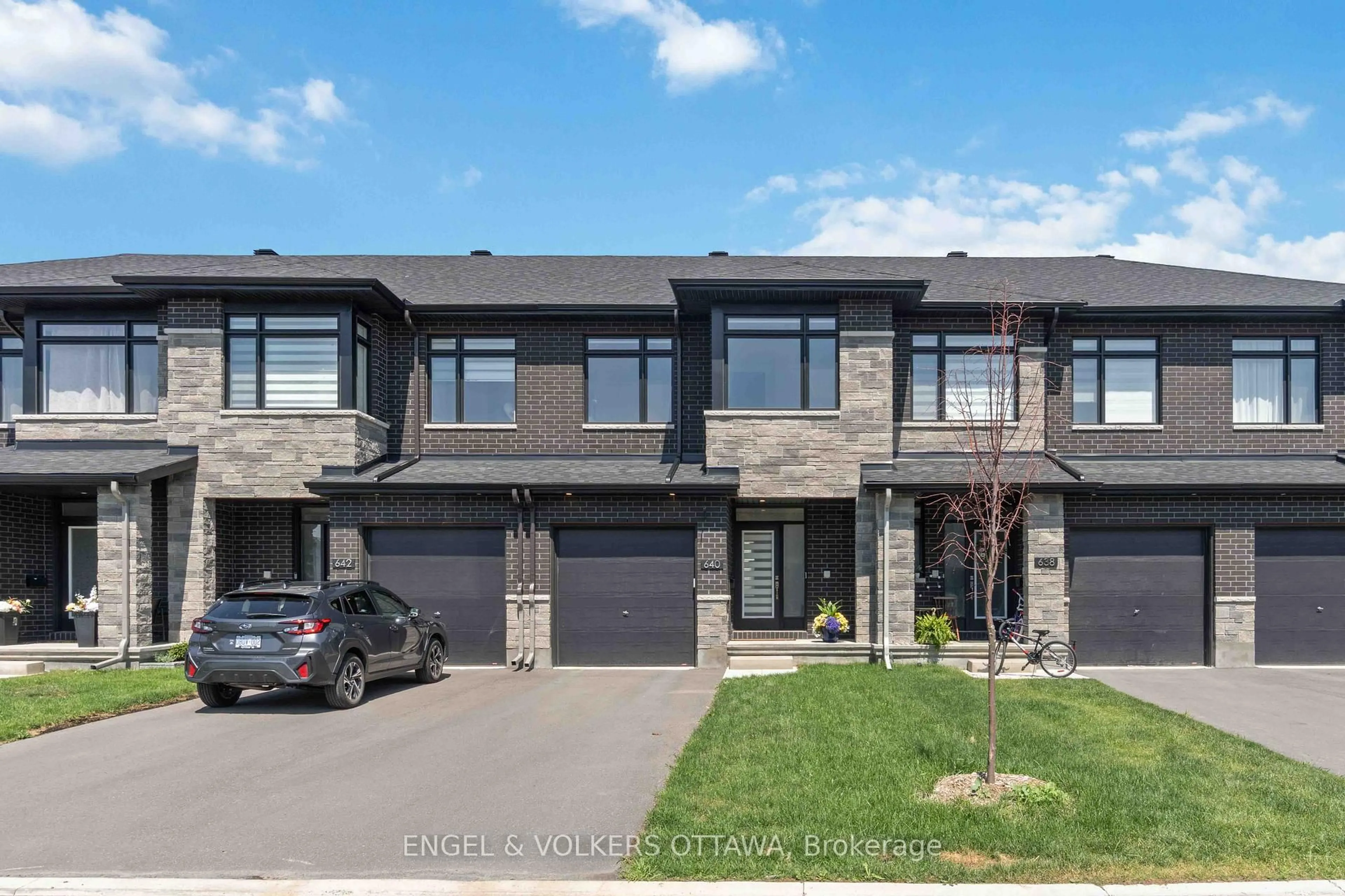 Home with brick exterior material, street for 640 Cordelette Circ, Ottawa Ontario K1W 0P2
