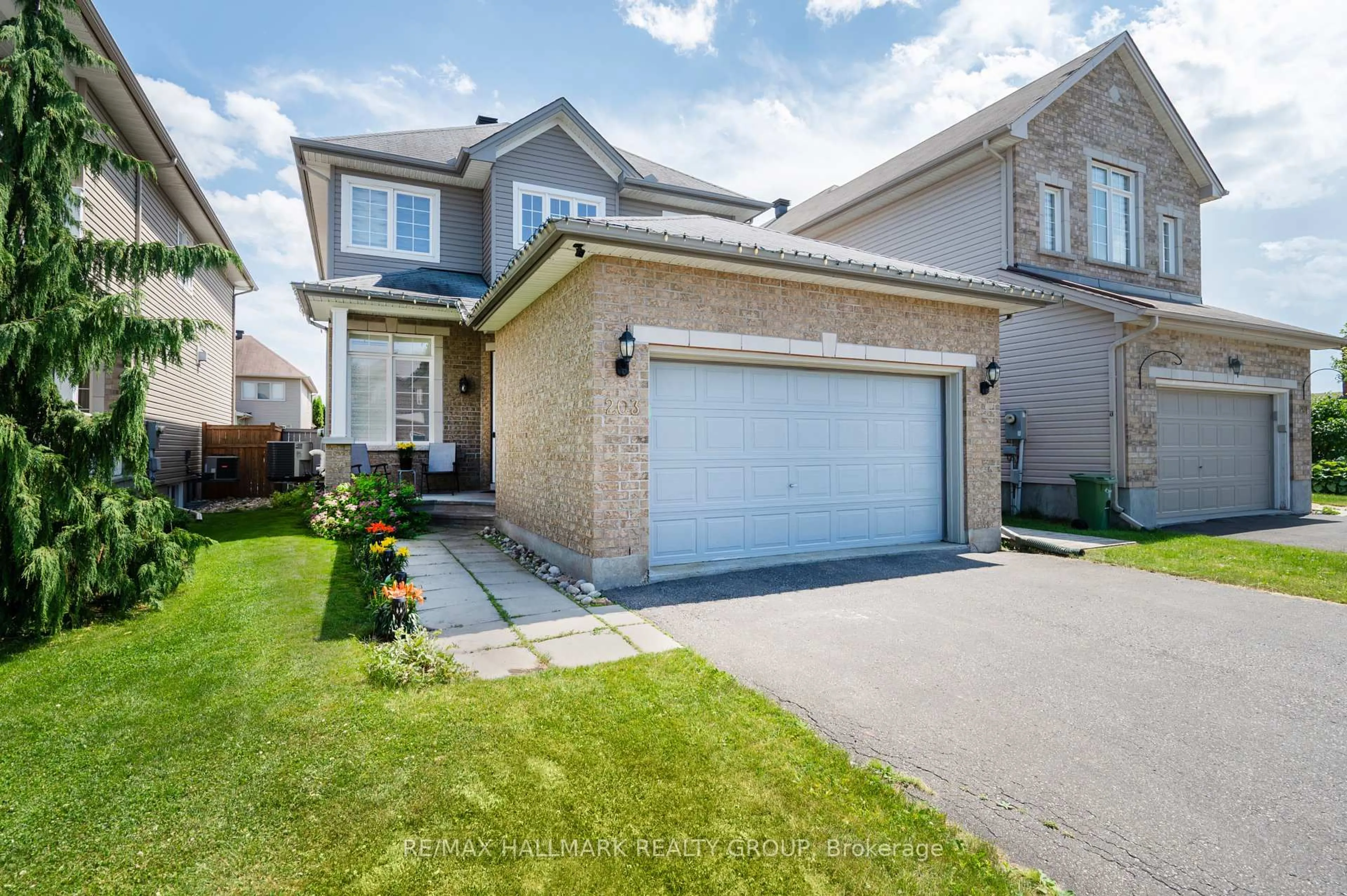 A pic from outside/outdoor area/front of a property/back of a property/a pic from drone, street for 203 BLACK SAGE Cres, Ottawa Ontario K1V 2J7