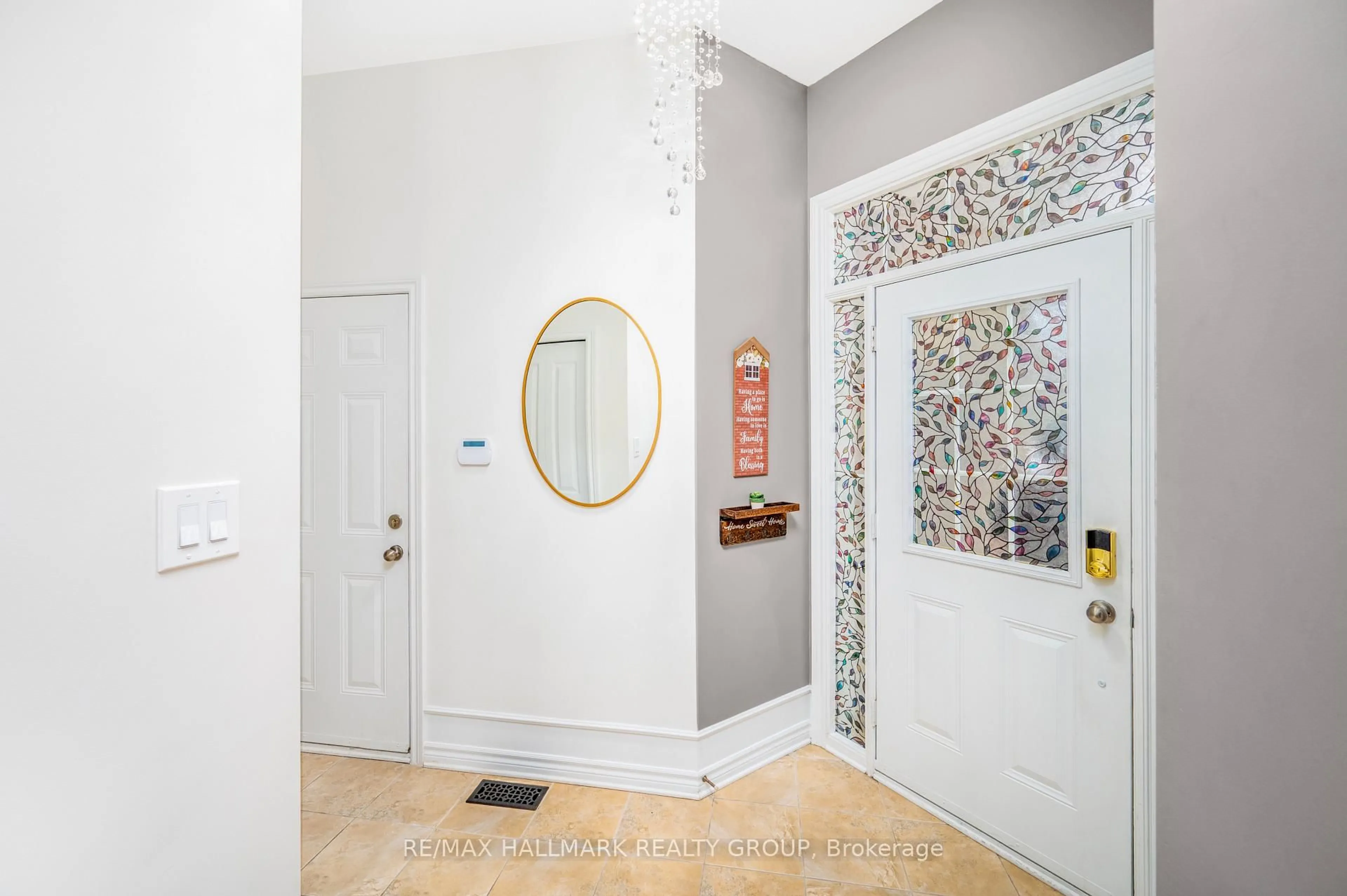 Indoor entryway for 203 BLACK SAGE Cres, Ottawa Ontario K1V 2J7