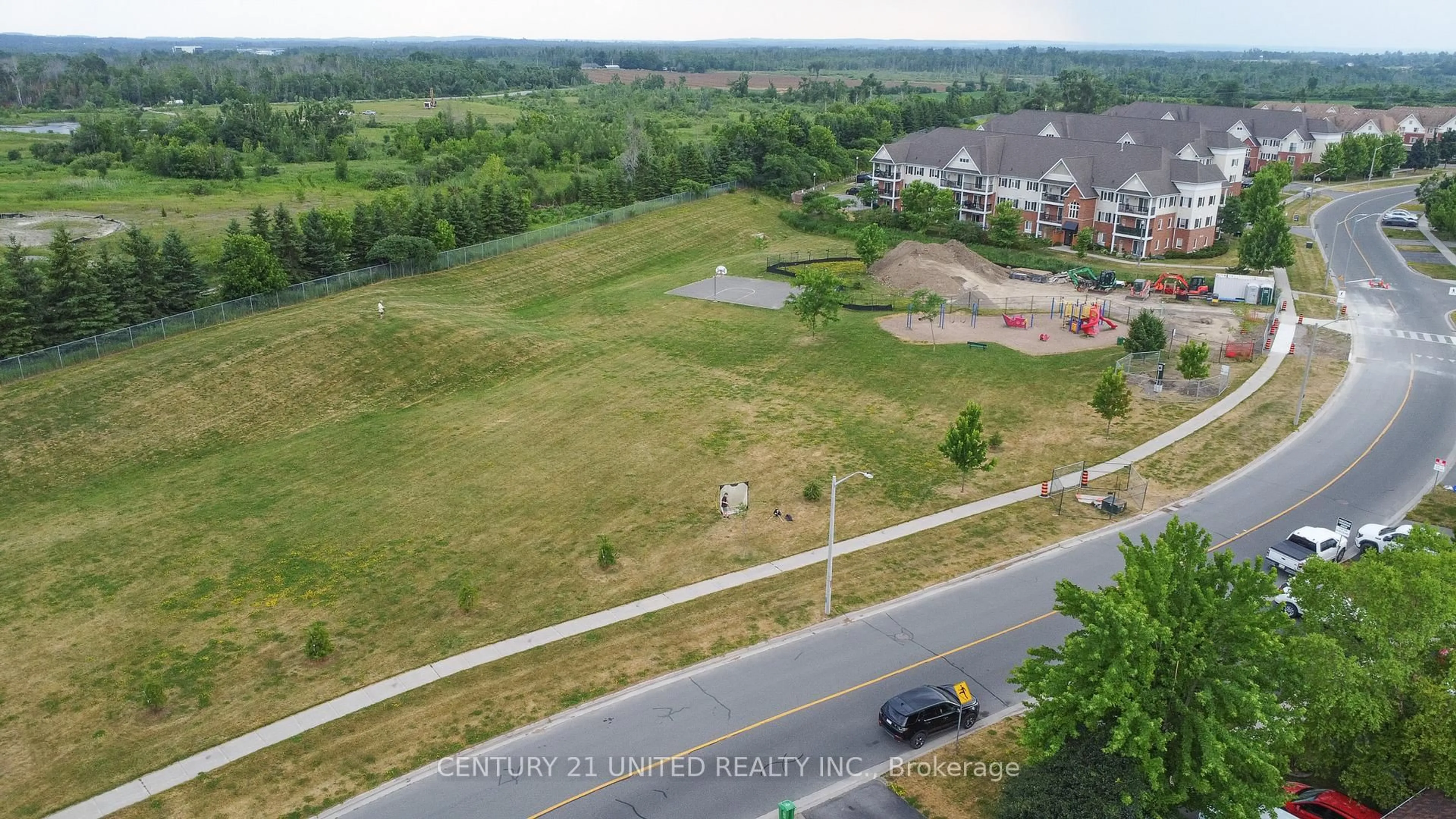 A pic from outside/outdoor area/front of a property/back of a property/a pic from drone, unknown for 351 Spillsbury Dr, Peterborough West Ontario K9K 2N6