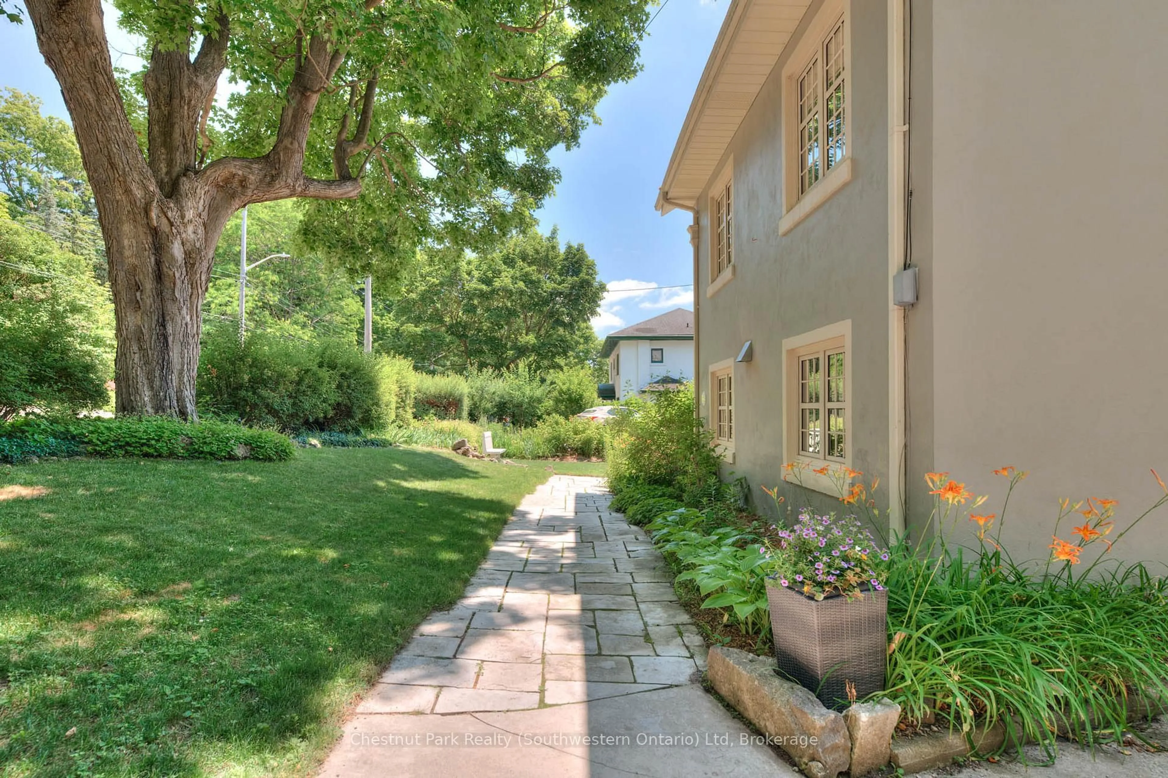 Patio, street for 76 Queen Street, Guelph Ontario N1E 4R8